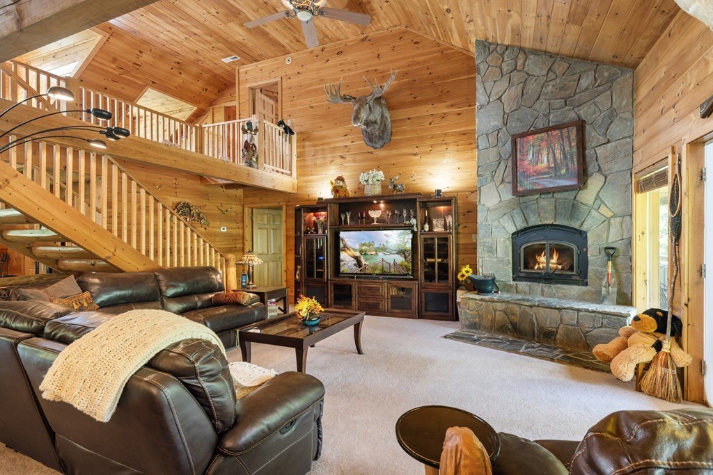 Hayesville, North Carolina, 28904, United States, 3 Bedrooms Bedrooms, ,4 BathroomsBathrooms,Residential,For Sale,1909515