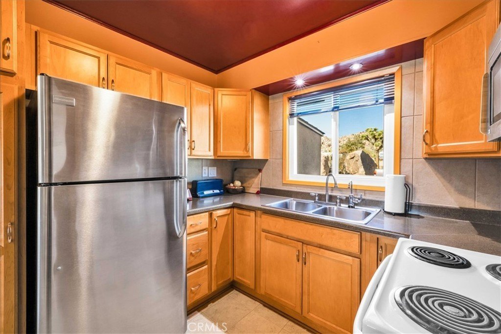 Joshua Tree, California, 92252, United States, 3 Bedrooms Bedrooms, ,2 BathroomsBathrooms,Residential,For Sale,1942307