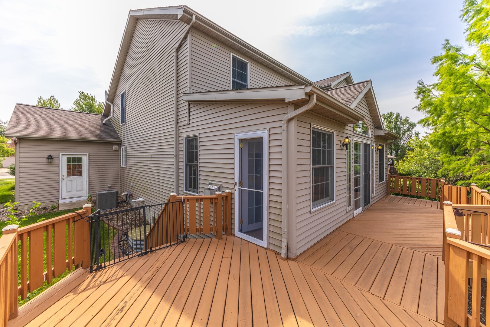 Bloomington, Illinois, 61704, United States, 4 Bedrooms Bedrooms, ,4 BathroomsBathrooms,Residential,For Sale,1957101