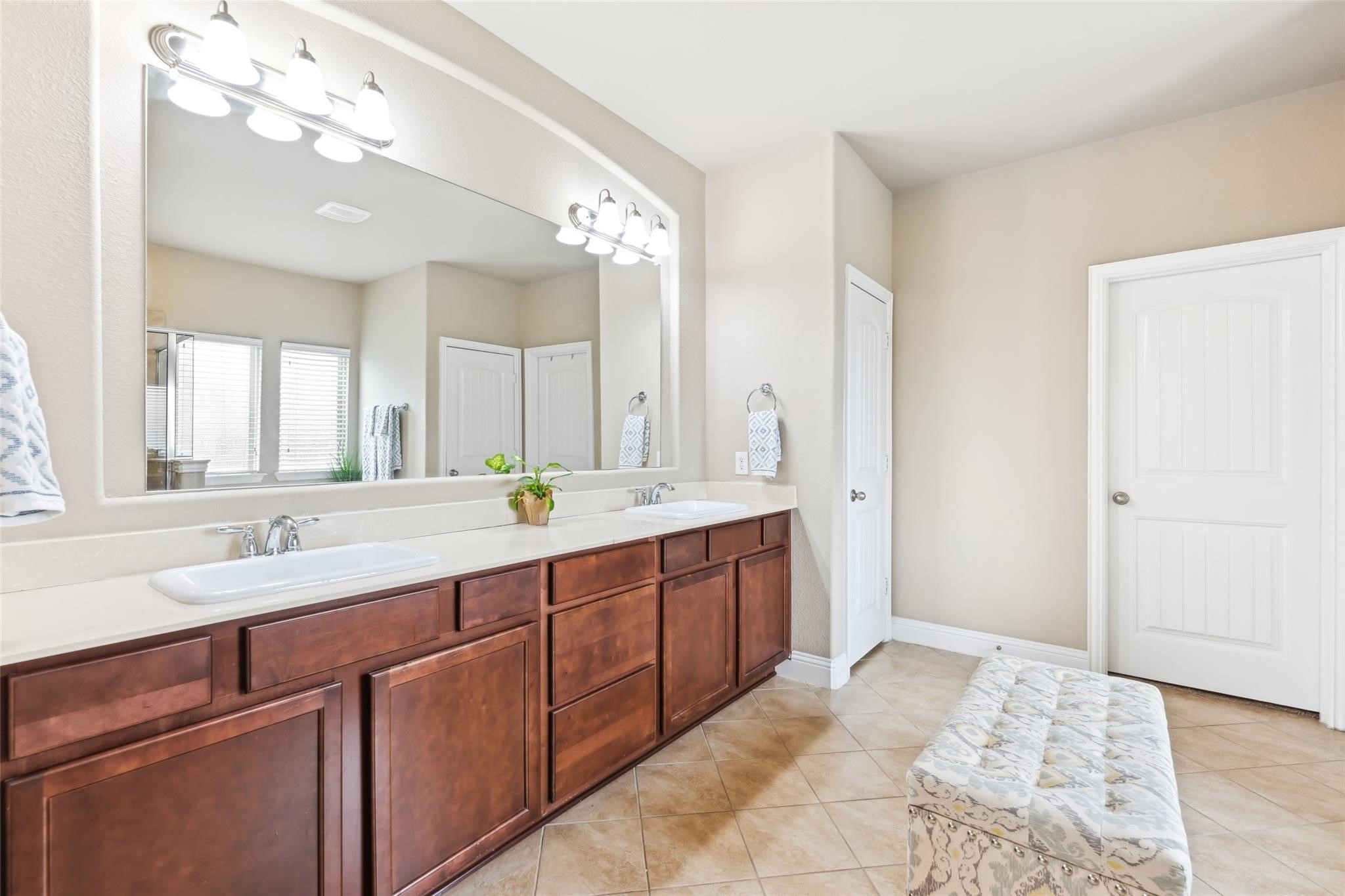 Little Elm, Texas, 75068, United States, 5 Bedrooms Bedrooms, ,4 BathroomsBathrooms,Residential,For Sale,1971271