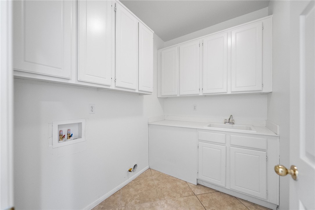 Murrieta, California, 92562, United States, 5 Bedrooms Bedrooms, ,3 BathroomsBathrooms,Residential,For Sale,1983032