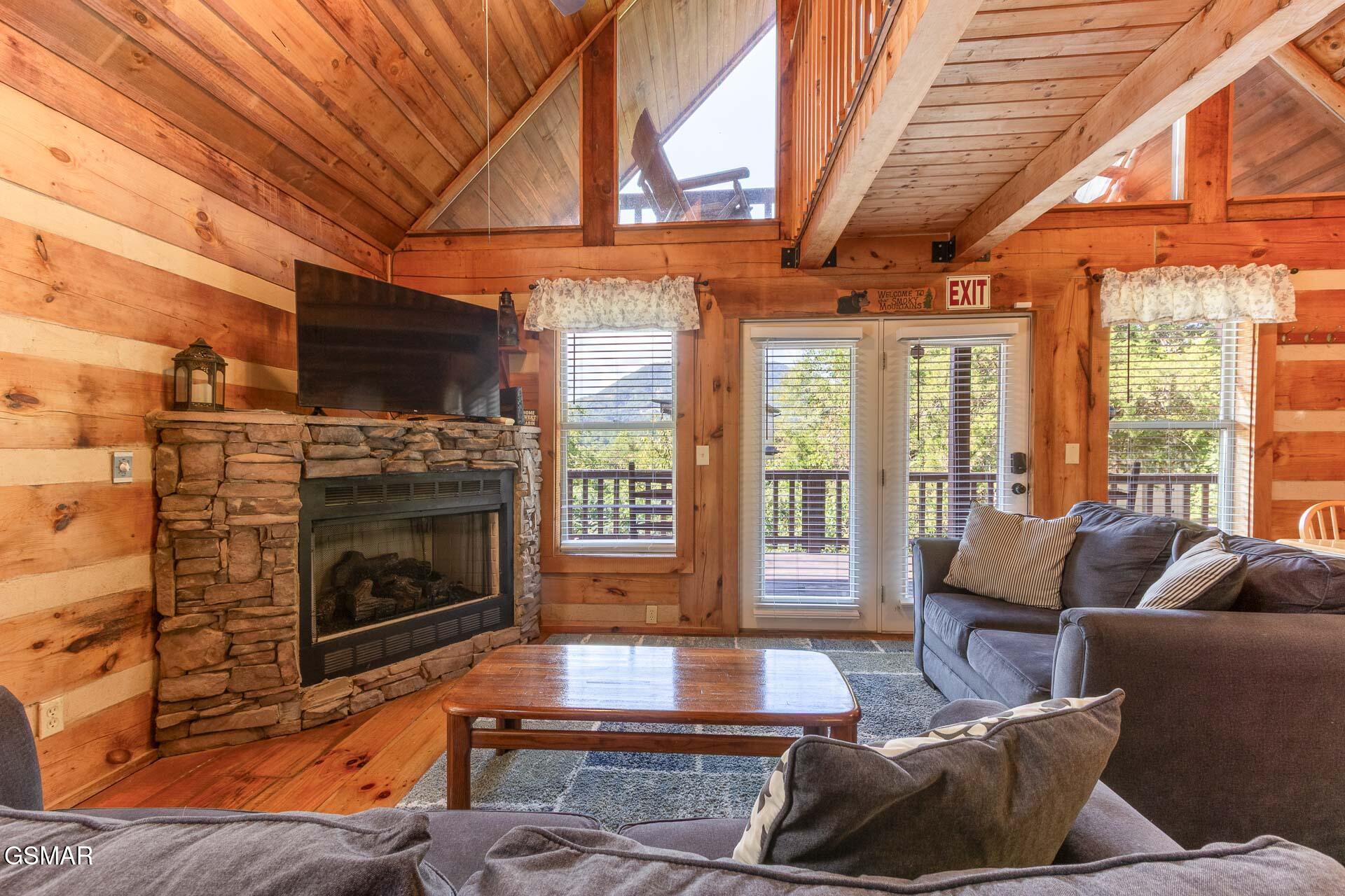 Sevierville, Tennessee, 37876, United States, 2 Bedrooms Bedrooms, ,3 BathroomsBathrooms,Residential,For Sale,1977438