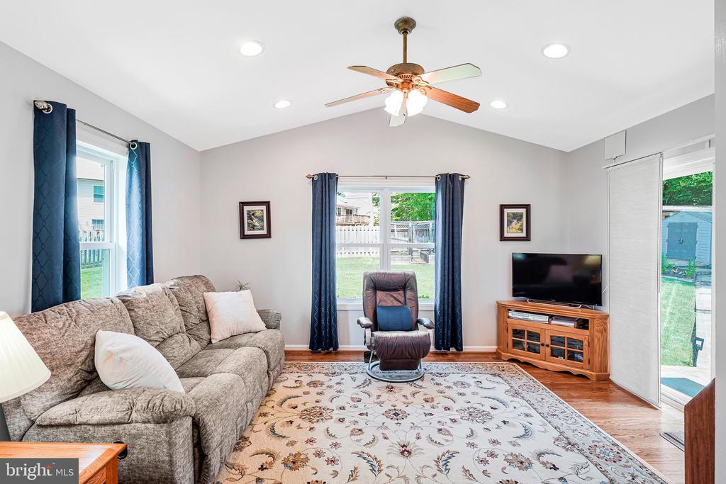 Burke, Virginia, 22015, United States, 3 Bedrooms Bedrooms, ,3 BathroomsBathrooms,Residential,For Sale,2049258
