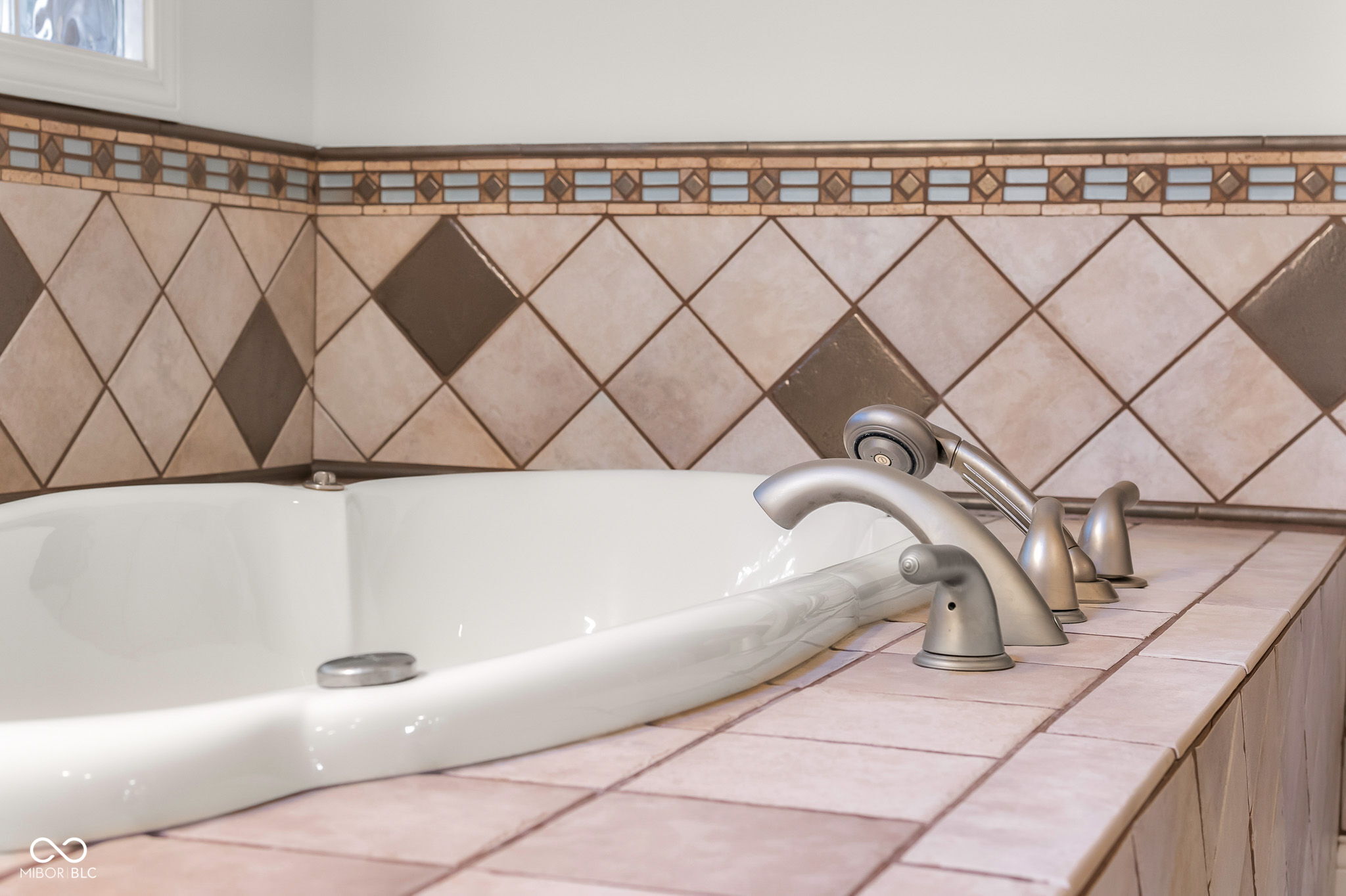 Columbus, Indiana, 47201, United States, 5 Bedrooms Bedrooms, ,6 BathroomsBathrooms,Residential,For Sale,1982008