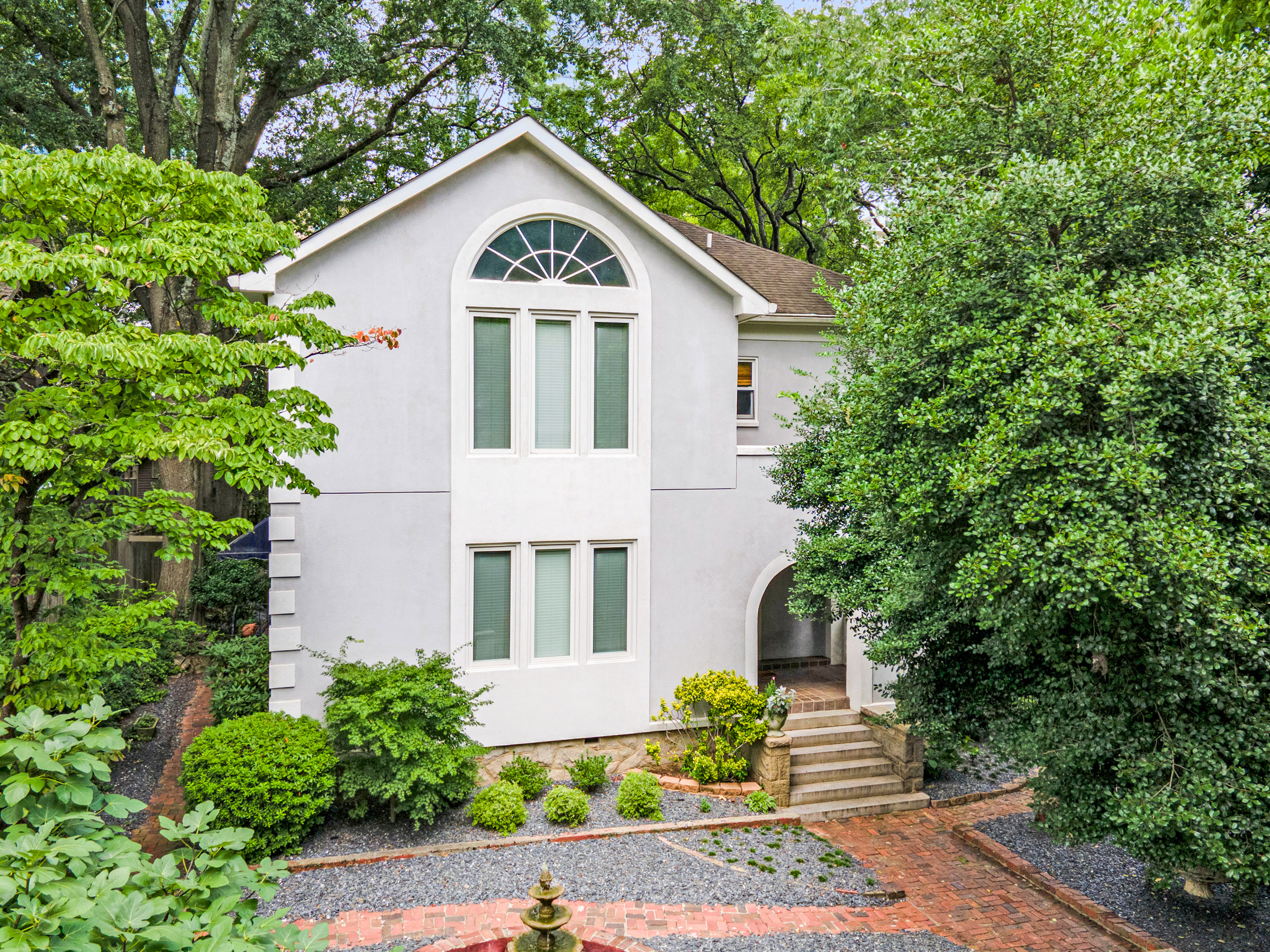 This End-Unit Townhome Has It All—Charm, Location & Flexibility 