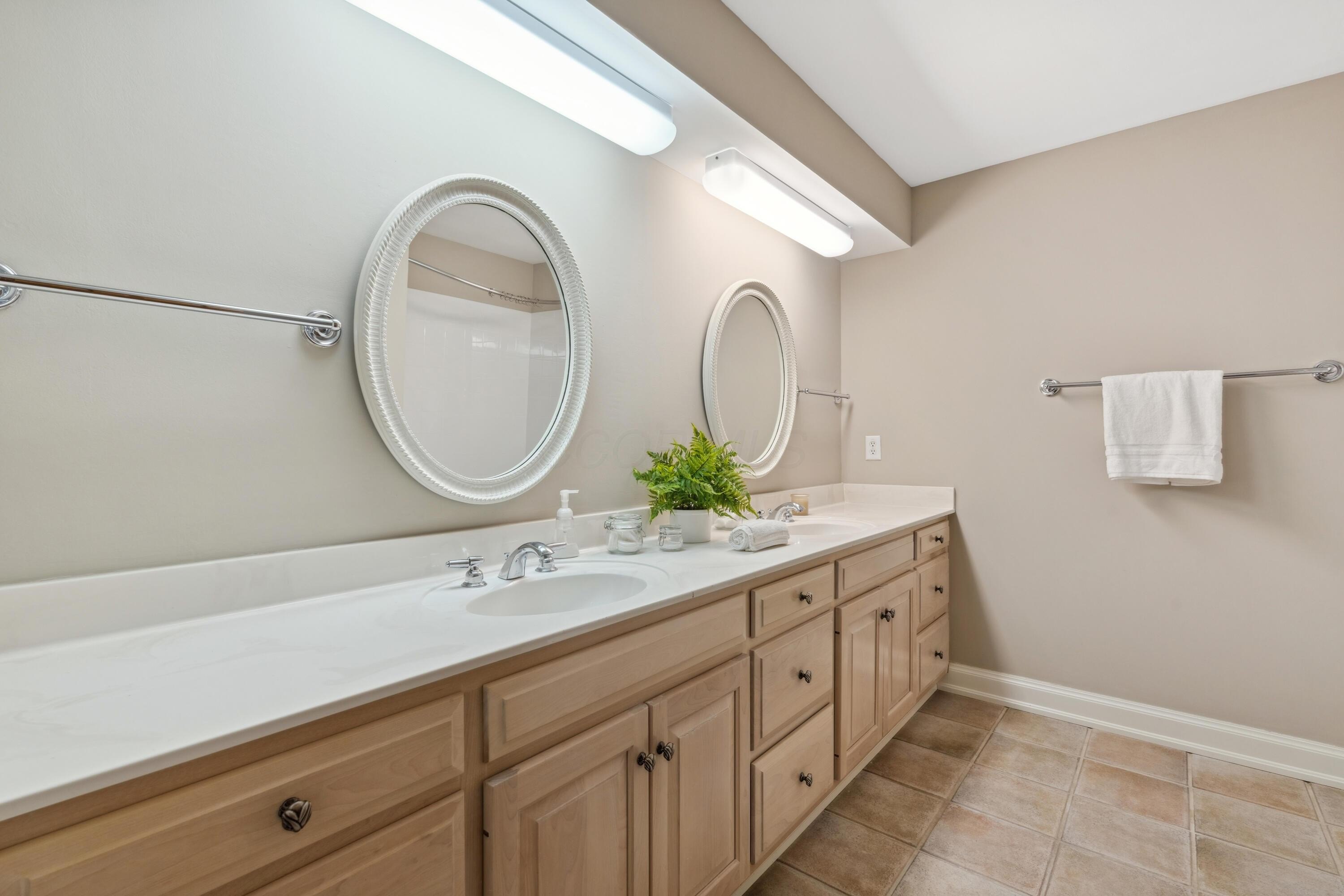 Columbus, Ohio, 43220, United States, 5 Bedrooms Bedrooms, ,5 BathroomsBathrooms,Residential,For Sale,1798291