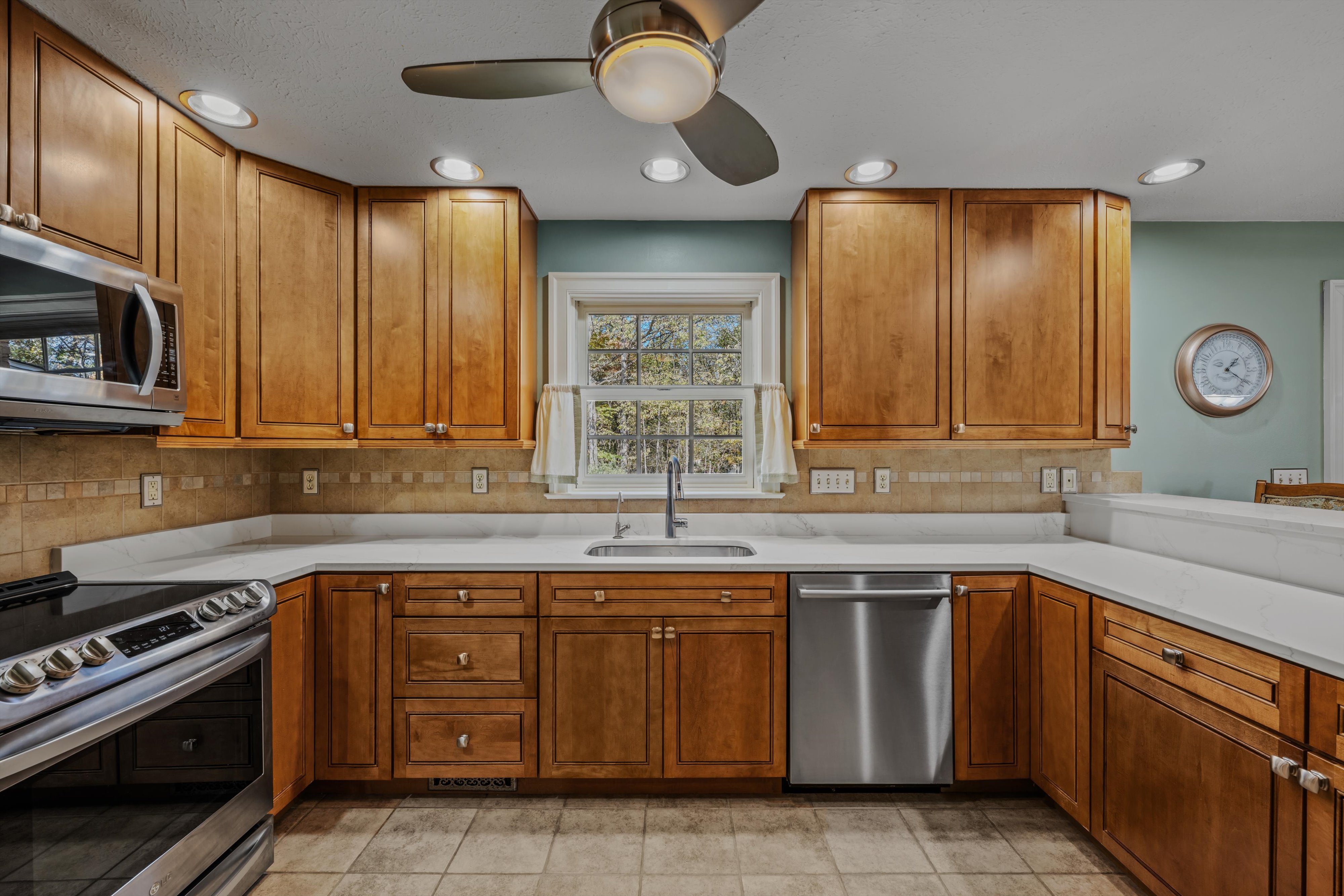 Martinsburg, West Virginia, 25403, United States, 3 Bedrooms Bedrooms, ,Residential,For Sale,1998035