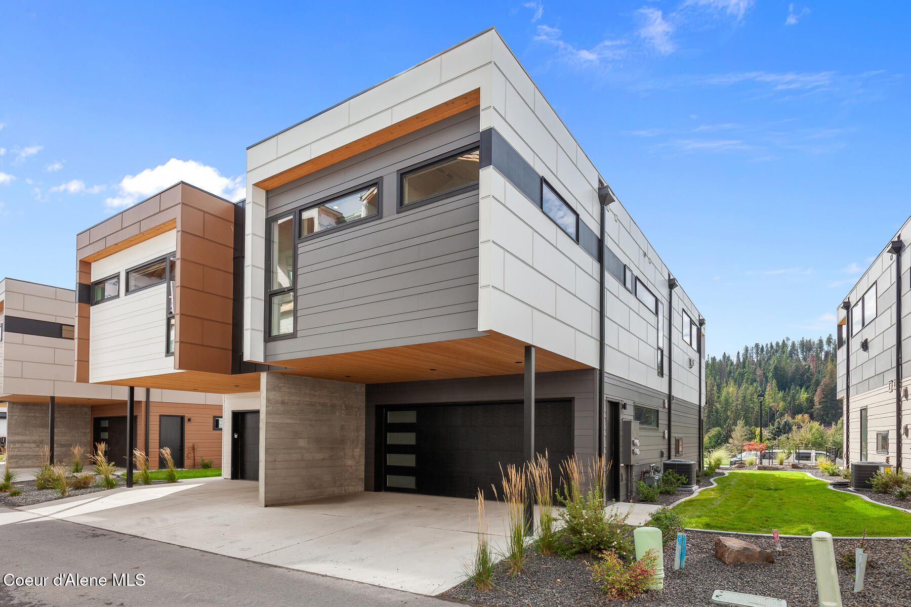 Coeur d'Alene, Idaho, 83815, United States, 2 Bedrooms Bedrooms, ,3 BathroomsBathrooms,Residential,For Sale,2006404