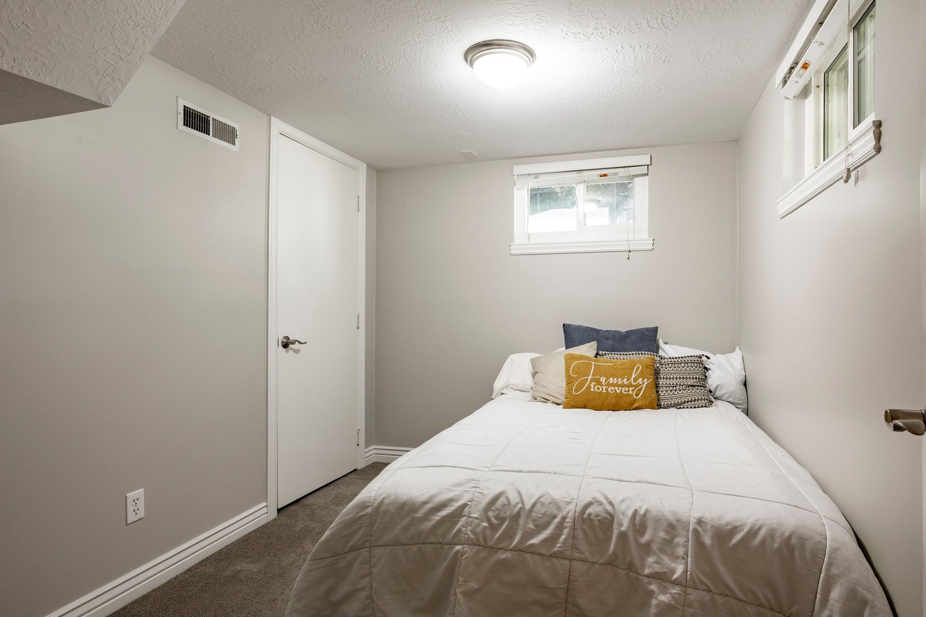  Charming Highland Park Bungalow  4 Bedrooms  Impeccably Maintained - 物件實景