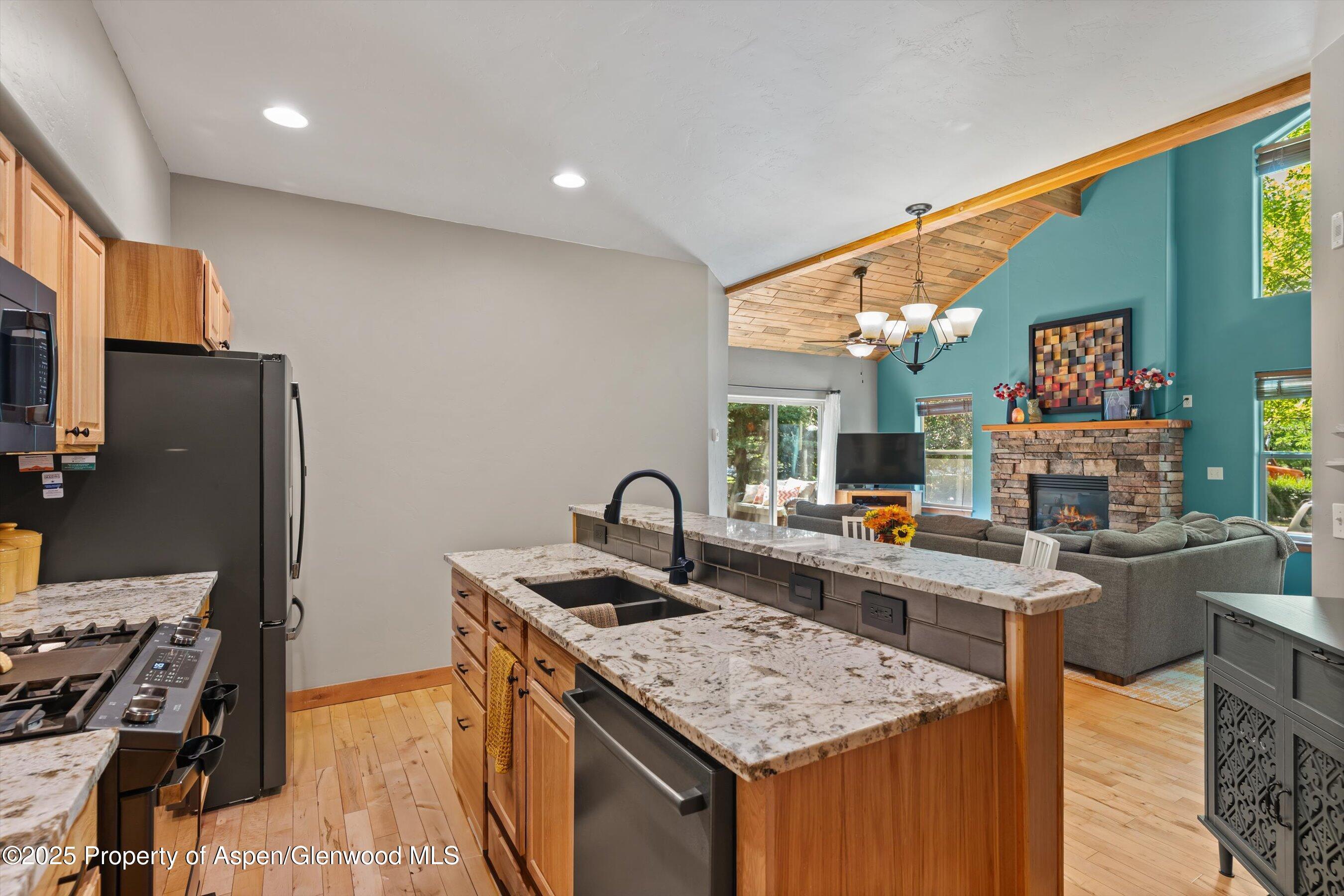Glenwood Springs, Colorado, 81601, United States, 3 Bedrooms Bedrooms, ,3 BathroomsBathrooms,Residential,For Sale,1874511