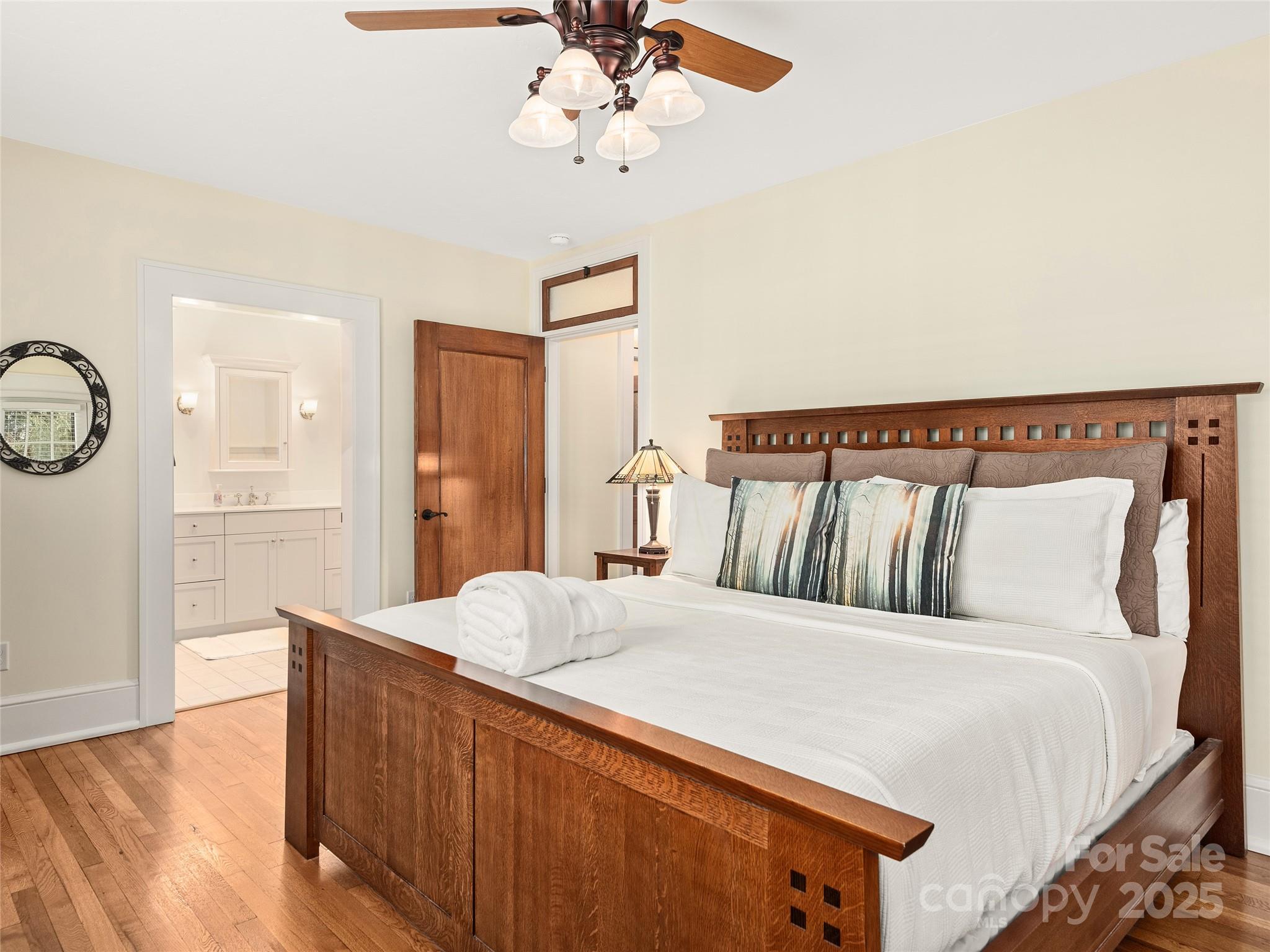 Hendersonville, North Carolina, 28739, United States, 2 Bedrooms Bedrooms, ,2 BathroomsBathrooms,Residential,For Sale,1944998