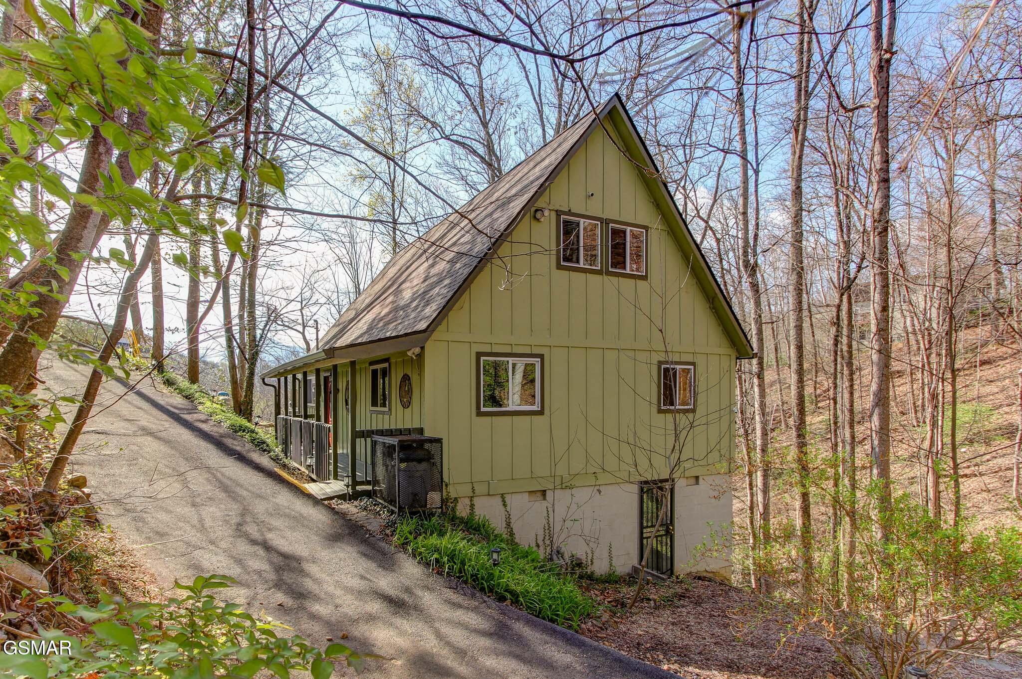 Gatlinburg, Tennessee, 37738, United States, 3 Bedrooms Bedrooms, ,4 BathroomsBathrooms,Residential,For Sale,1979752