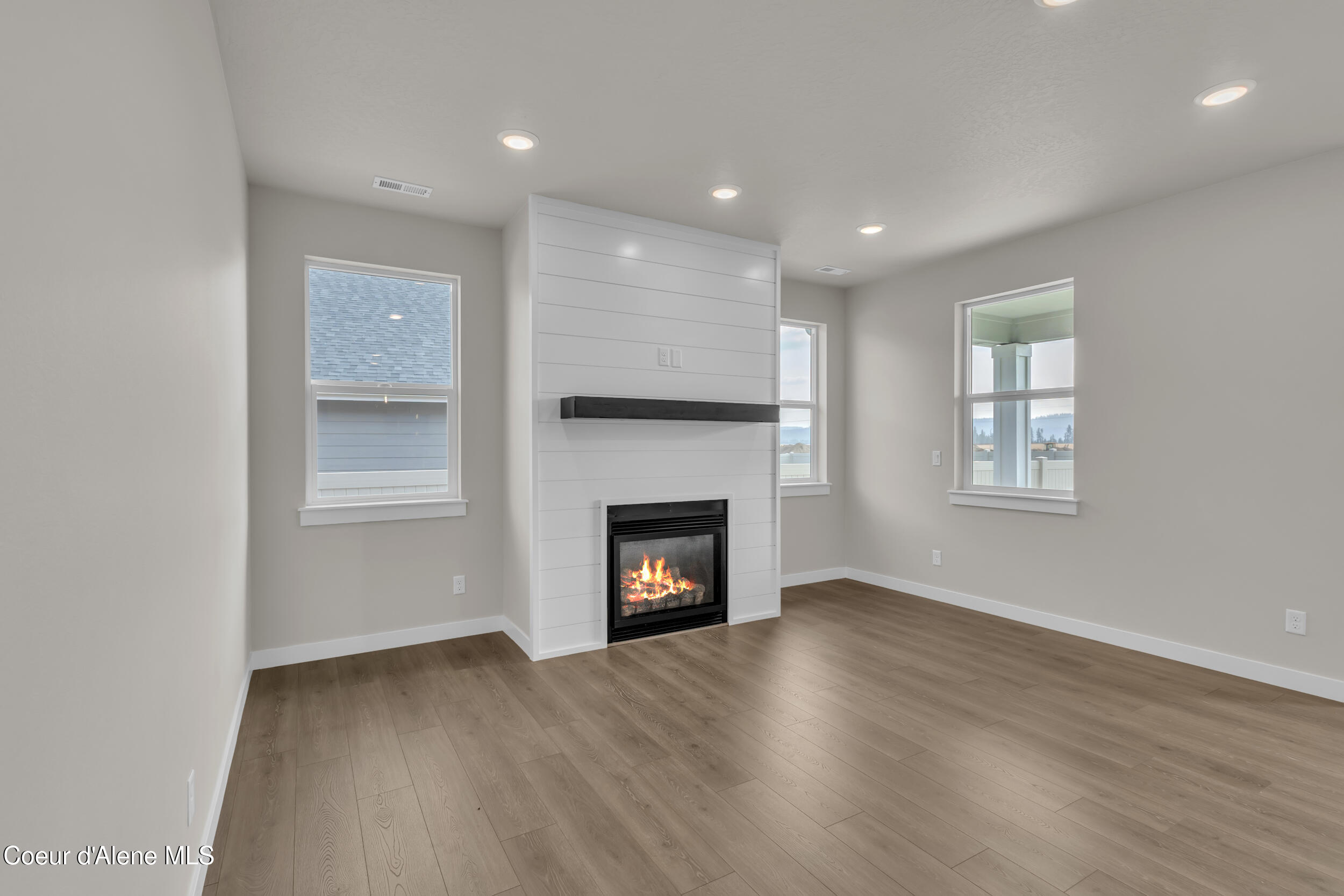 Coeur d'Alene, Idaho, 83815, United States, 4 Bedrooms Bedrooms, ,2 BathroomsBathrooms,Residential,For Sale,1975976