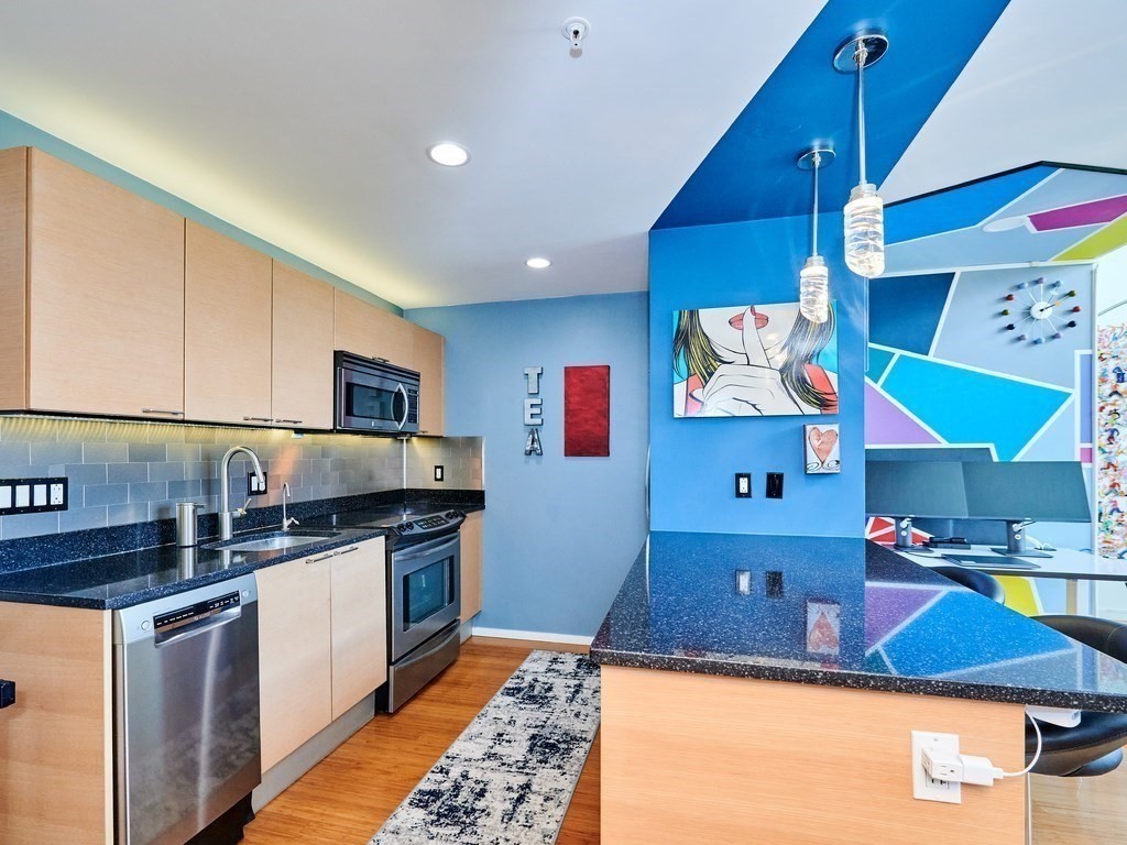 Cambridge, Massachusetts, 02141, United States, 1 Bedroom Bedrooms, ,2 BathroomsBathrooms,Residential,For Sale,1976381