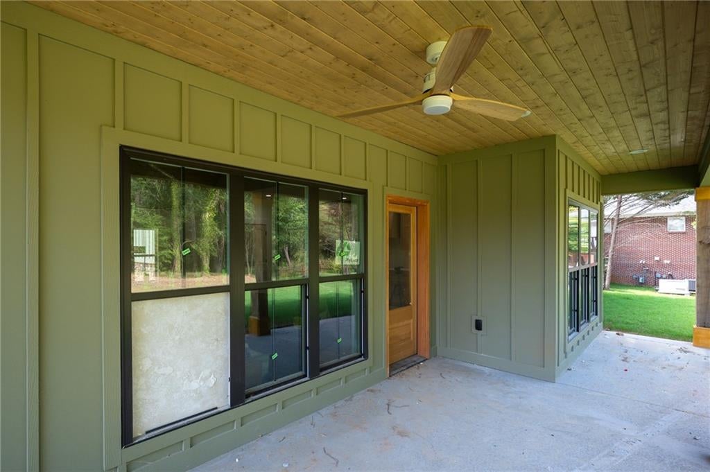 Calhoun, Georgia, 30701, United States, 4 Bedrooms Bedrooms, ,4 BathroomsBathrooms,Residential,For Sale,1980767