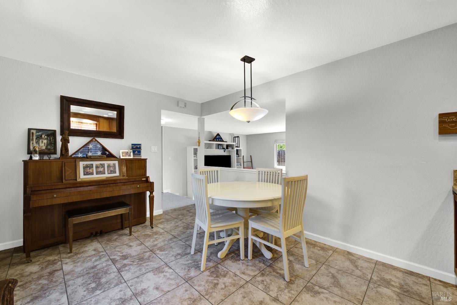 Dixon, California, 95620, United States, 3 Bedrooms Bedrooms, ,2 BathroomsBathrooms,Residential,For Sale,1943662