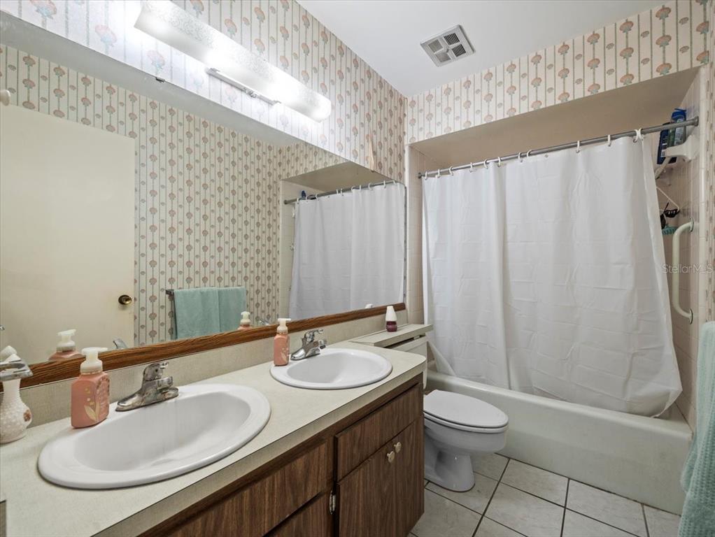 Tampa, Florida, 33618, United States, 4 Bedrooms Bedrooms, ,2 BathroomsBathrooms,Residential,For Sale,1966497