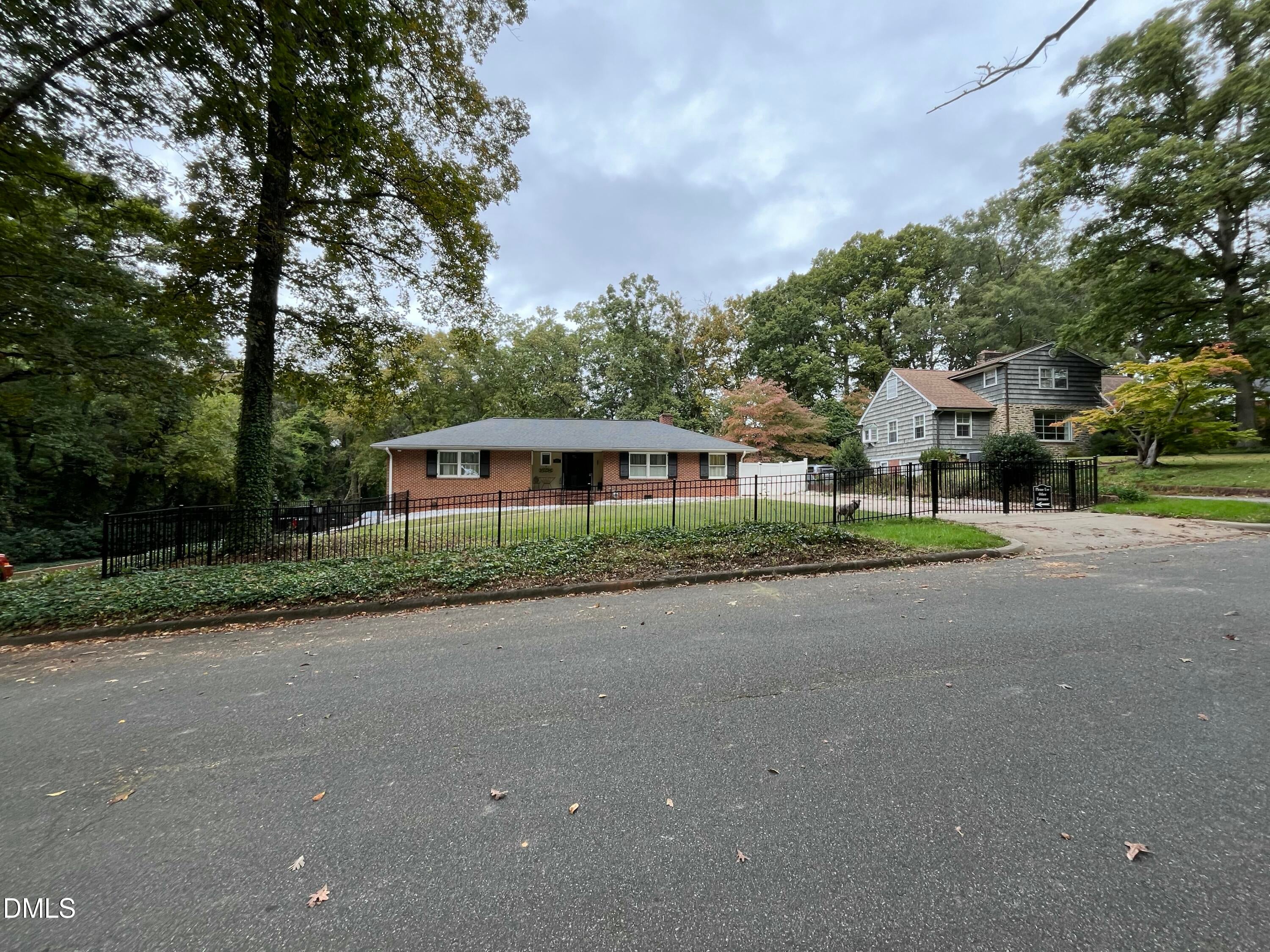 Burlington, North Carolina, 27215, United States, 6 Bedrooms Bedrooms, ,5 BathroomsBathrooms,Residential,For Sale,1999831