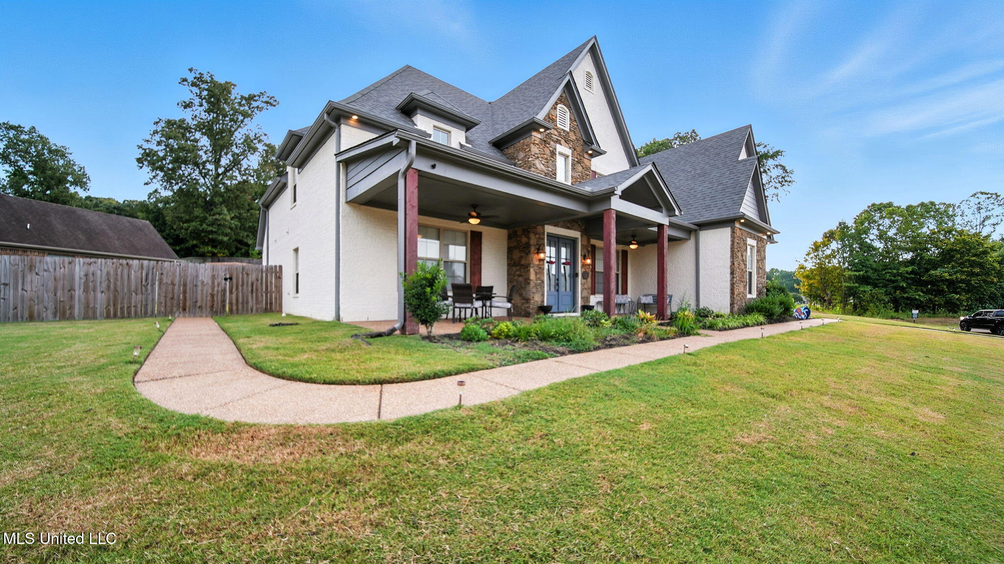 Hernando, Mississippi, 38632, United States, 4 Bedrooms Bedrooms, ,3 BathroomsBathrooms,Residential,For Sale,1978429