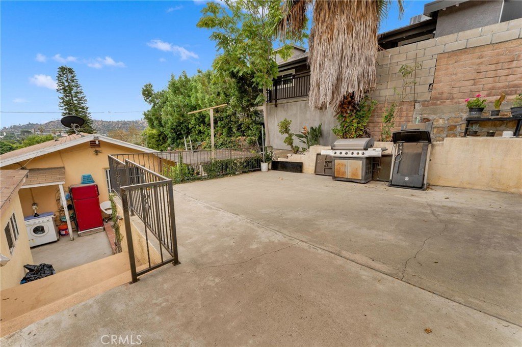 Los Angeles, California, 90065, United States, 2 Bedrooms Bedrooms, ,1 BathroomBathrooms,Residential,For Sale,1931706