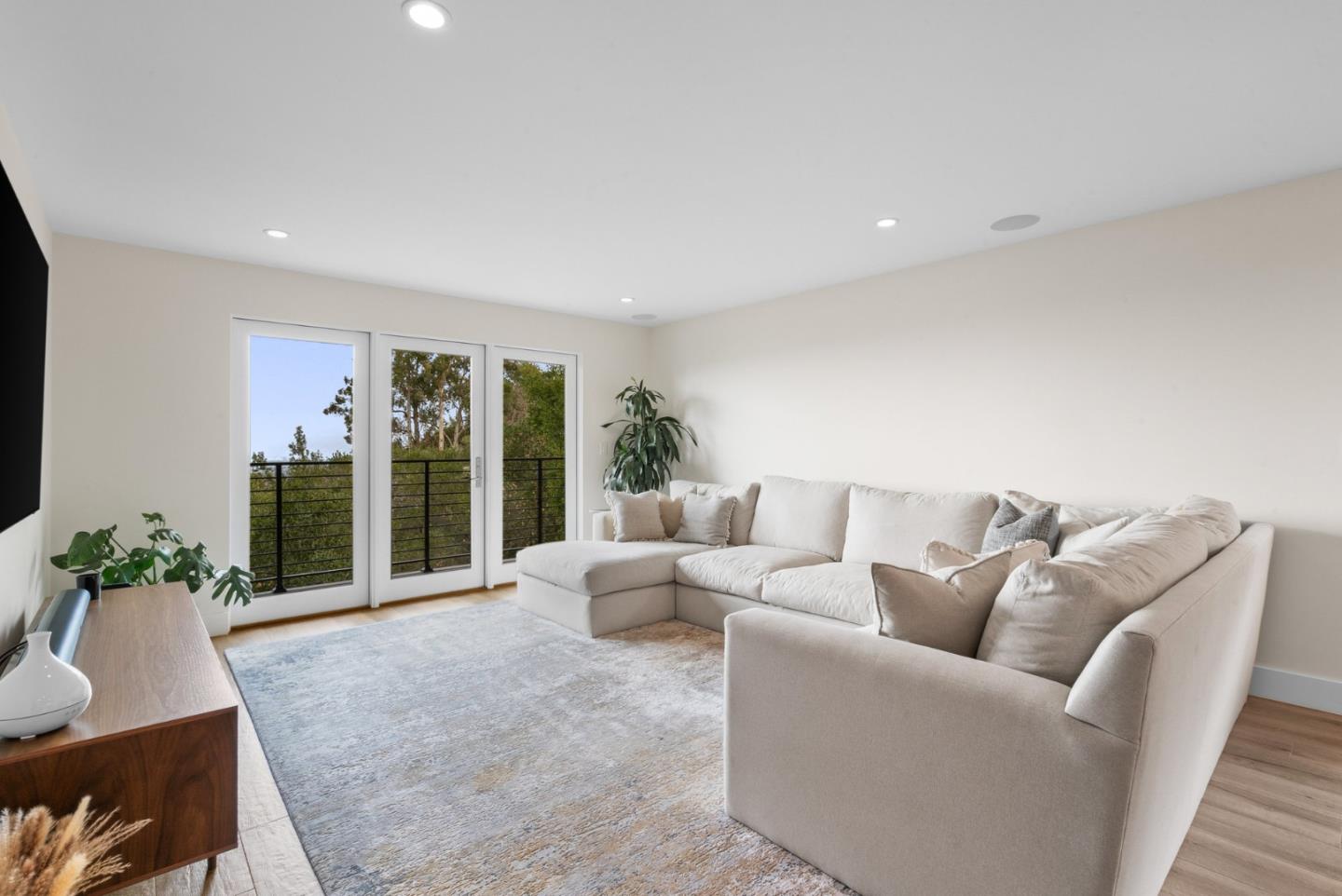 Los Gatos, California, 95030, United States, 5 Bedrooms Bedrooms, ,6 BathroomsBathrooms,Residential,For Sale,1997013