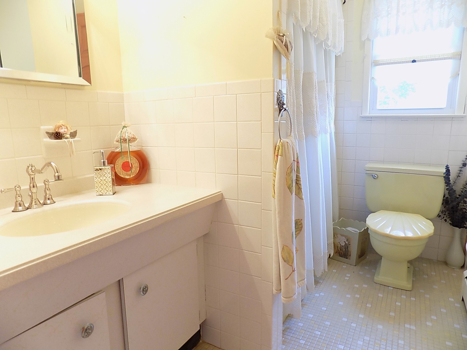 Pompton Plains, New Jersey, 07444, United States, 3 Bedrooms Bedrooms, ,2 BathroomsBathrooms,Residential,For Sale,1937203