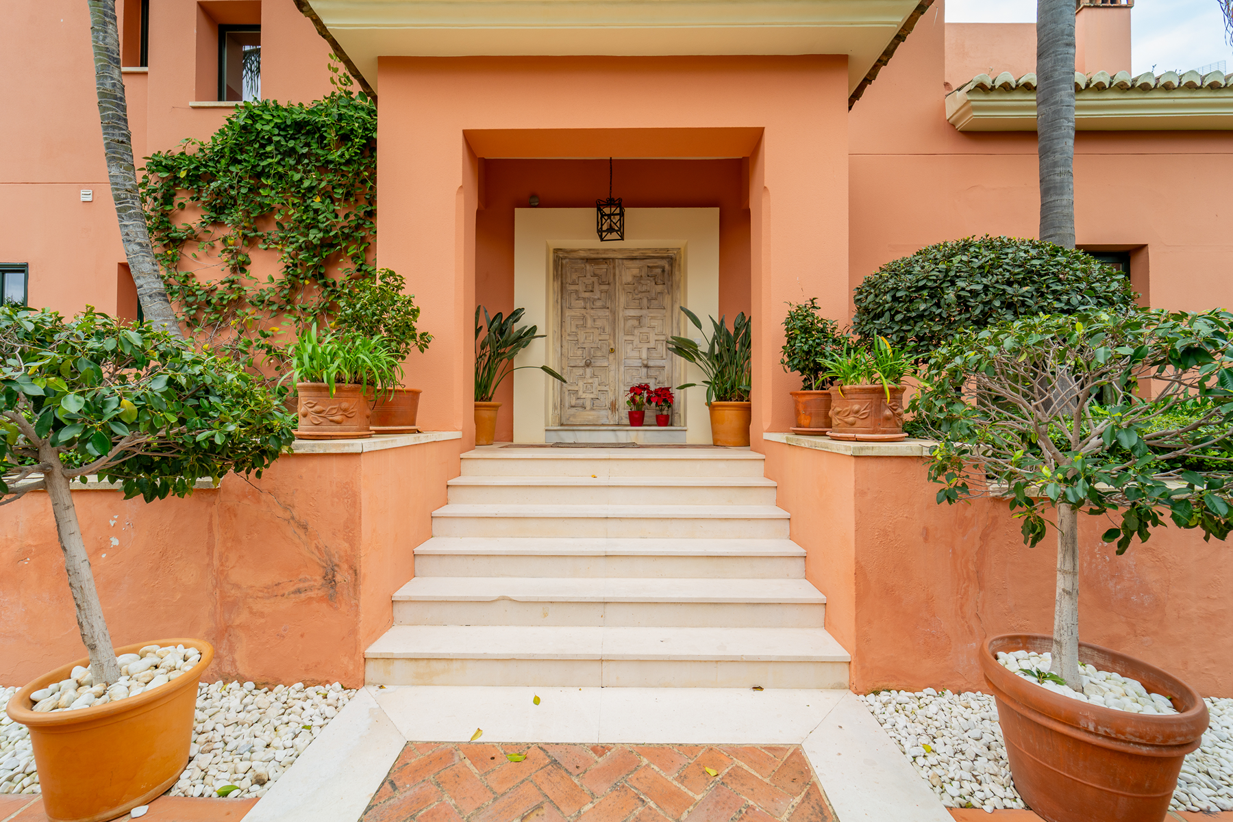  Charming Andalusian-style villa in Altos de Puente Romano, Golden Mile - 物件實景