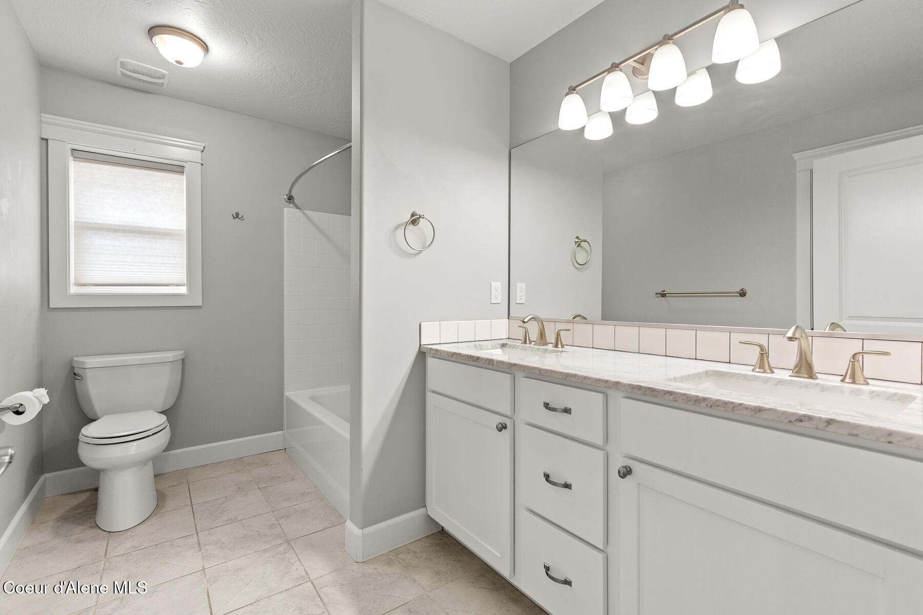 Coeur d'Alene, Idaho, 83814, United States, 3 Bedrooms Bedrooms, ,4 BathroomsBathrooms,Residential,For Sale,1976141