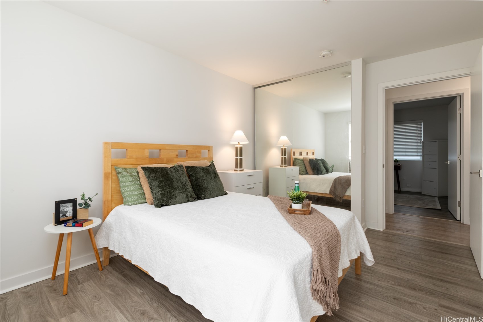 Honolulu, Hawaii, 96814, United States, 2 Bedrooms Bedrooms, ,2 BathroomsBathrooms,Residential,For Sale,1968678