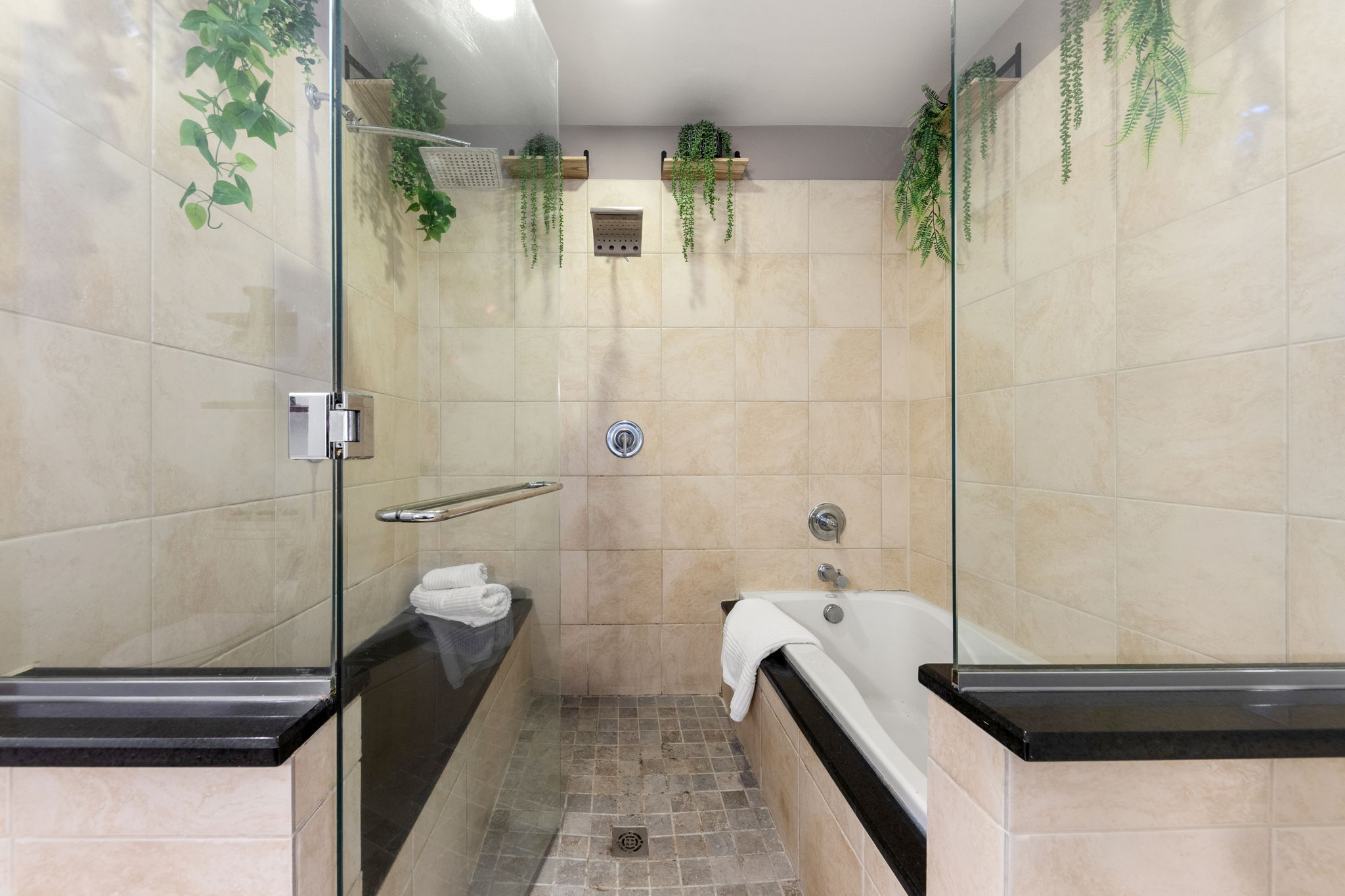 Stunning Updated 1BR/1.5BA Condo — Move-In Ready in the Heart of Uptown - 物件實景