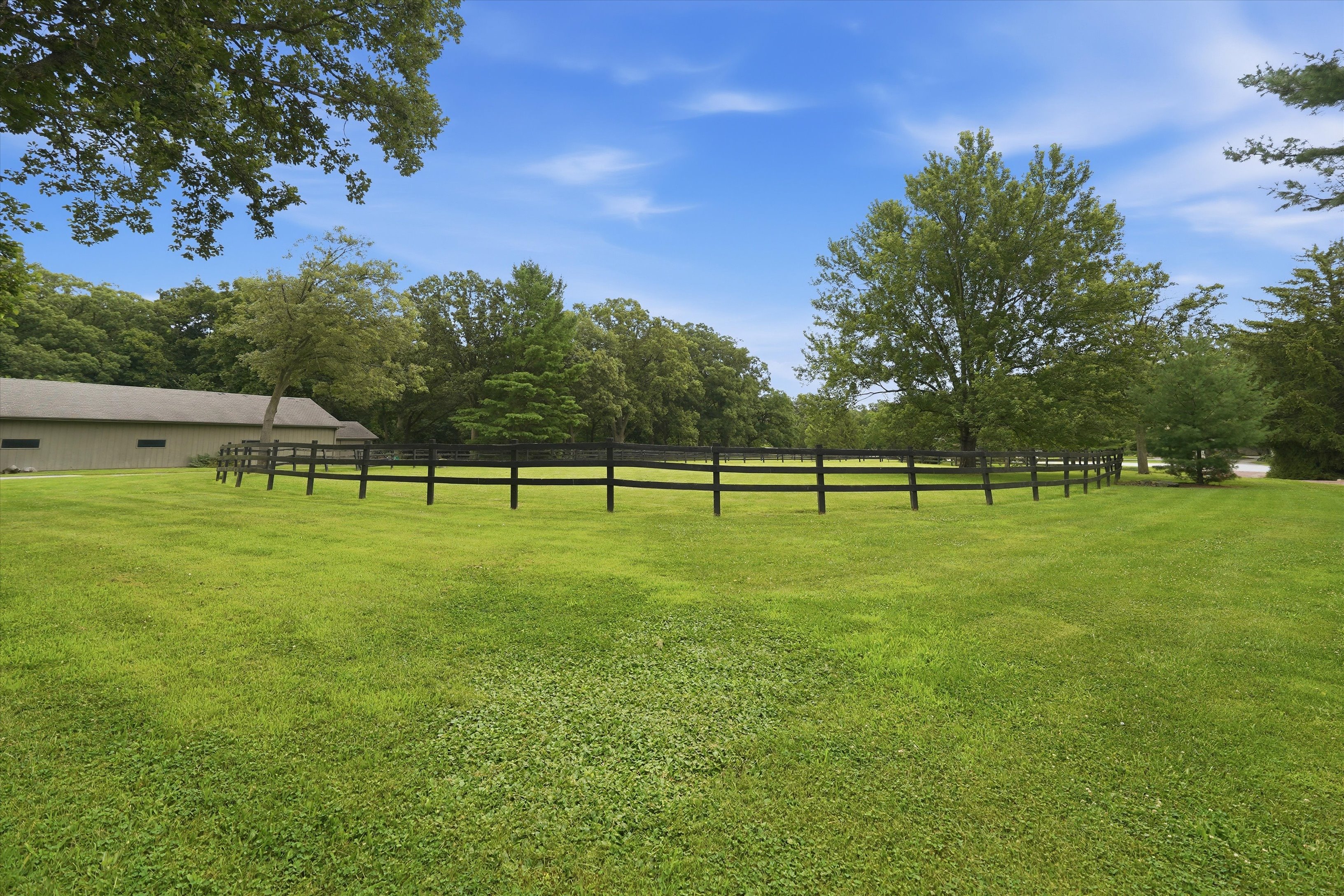  Private Country Estate Situated on Over Nine Acres of Beautiful Open Grounds - 物件實景