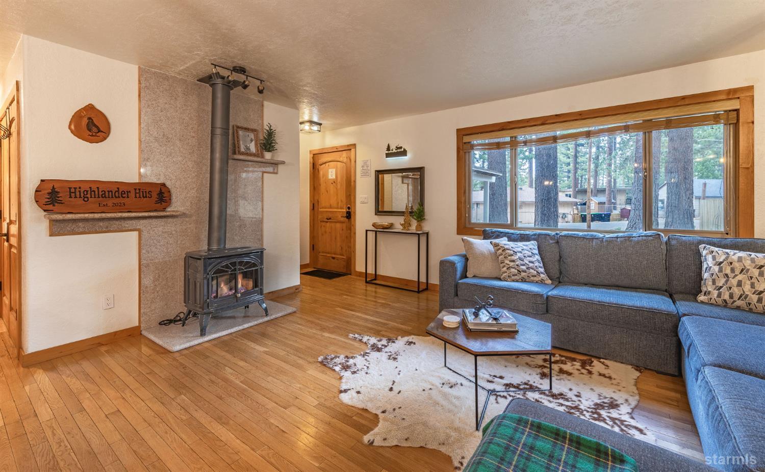 South Lake Tahoe, California, 96150, United States, 2 Bedrooms Bedrooms, ,1 BathroomBathrooms,Residential,For Sale,1971581