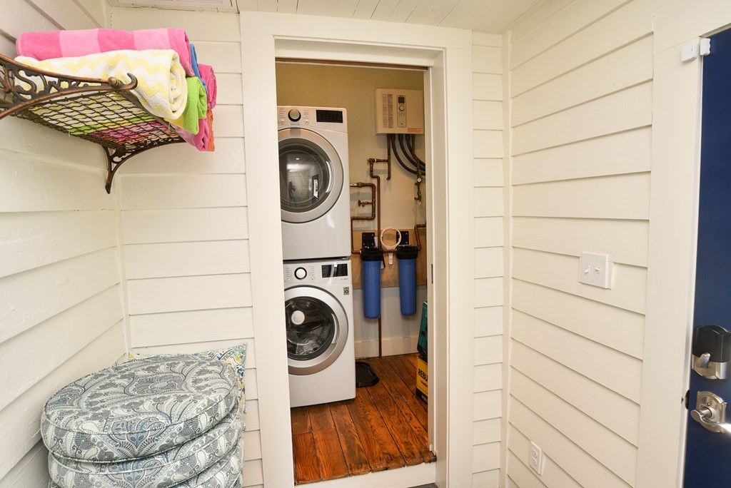 Cape Charles, Virginia, 23310, United States, 3 Bedrooms Bedrooms, ,4 BathroomsBathrooms,Residential,For Sale,1826996