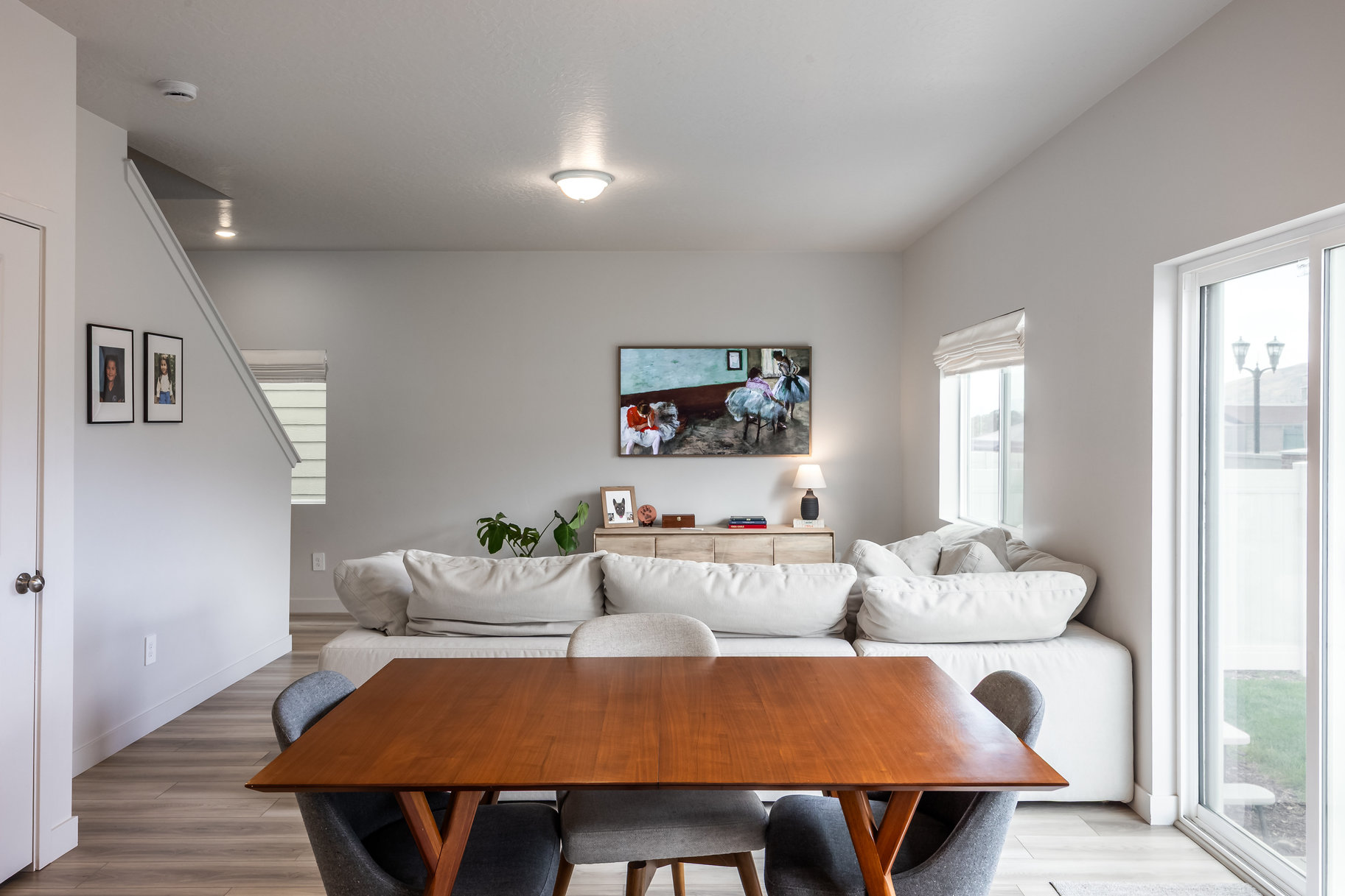  Modern 2023-Built Home with Protected Mountain Views, Walking Distance to School - 物件實景