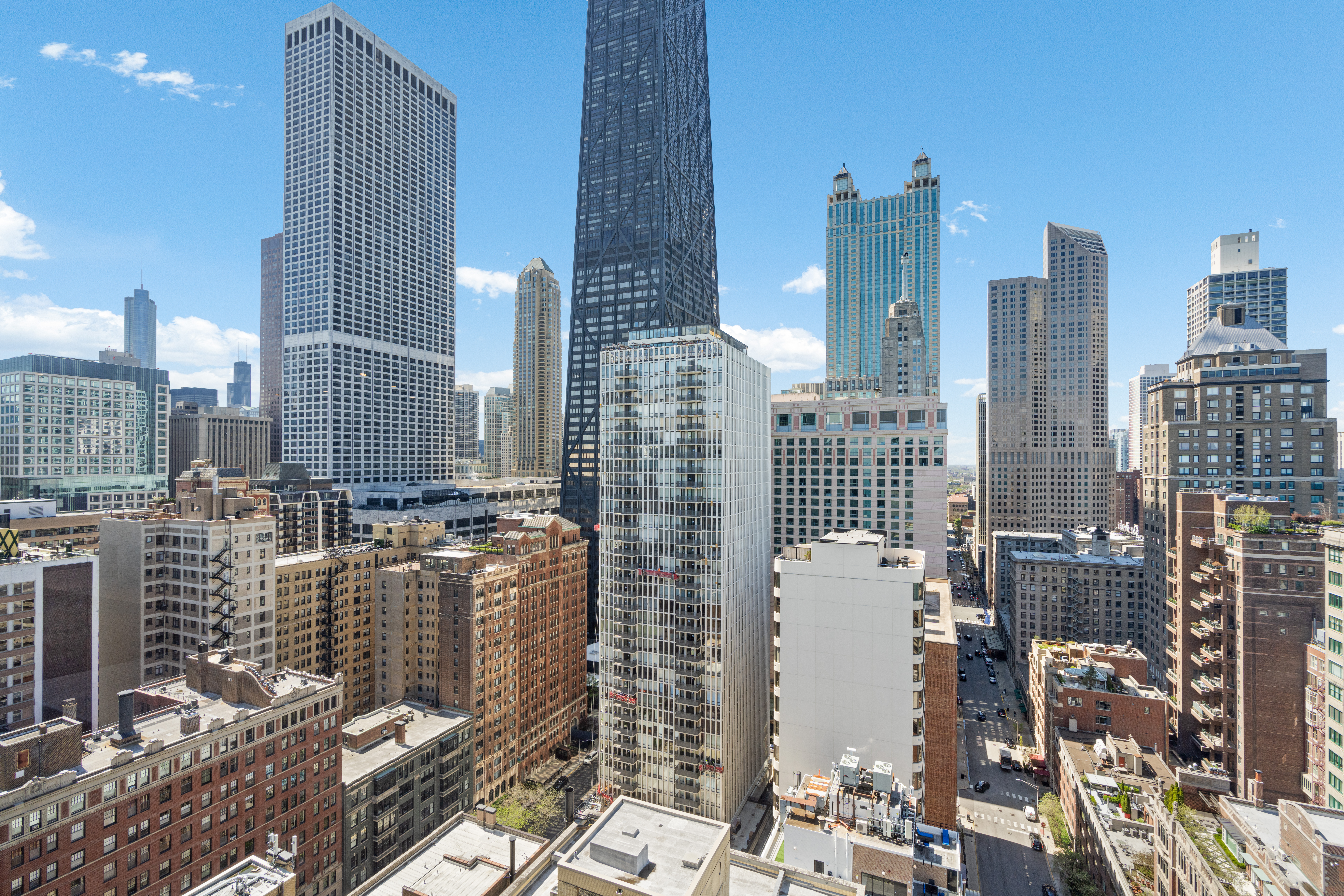  Perched High Above Lake Shore Drive - 物件實景