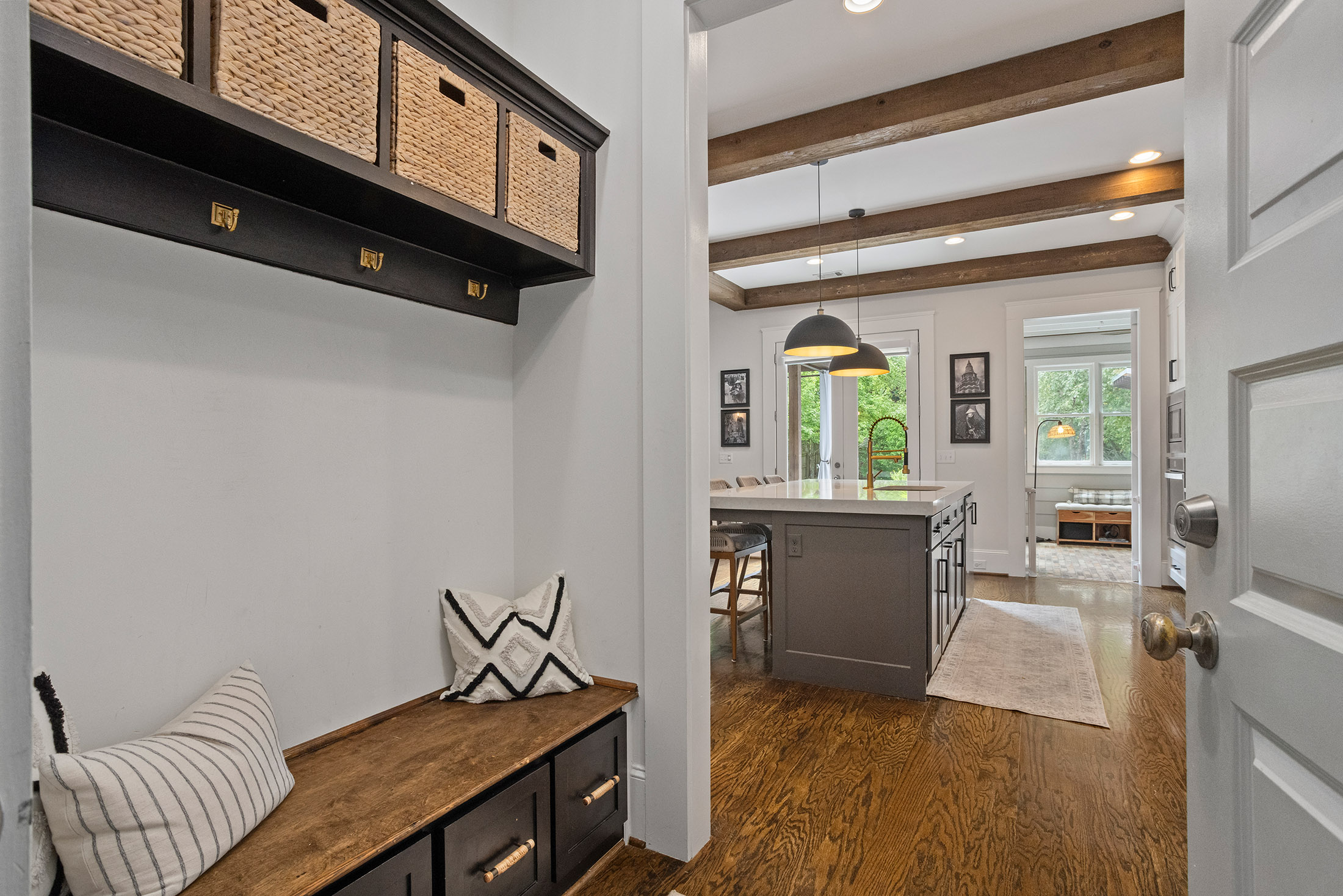  Extraordinary Custom-Built Home in Brookhaven - 物件實景