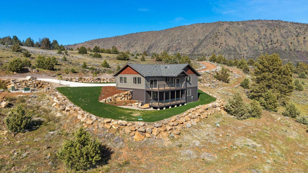 Klamath Falls, Oregon, 97601, United States, 3 Bedrooms Bedrooms, ,4 BathroomsBathrooms,Residential,For Sale,1794380