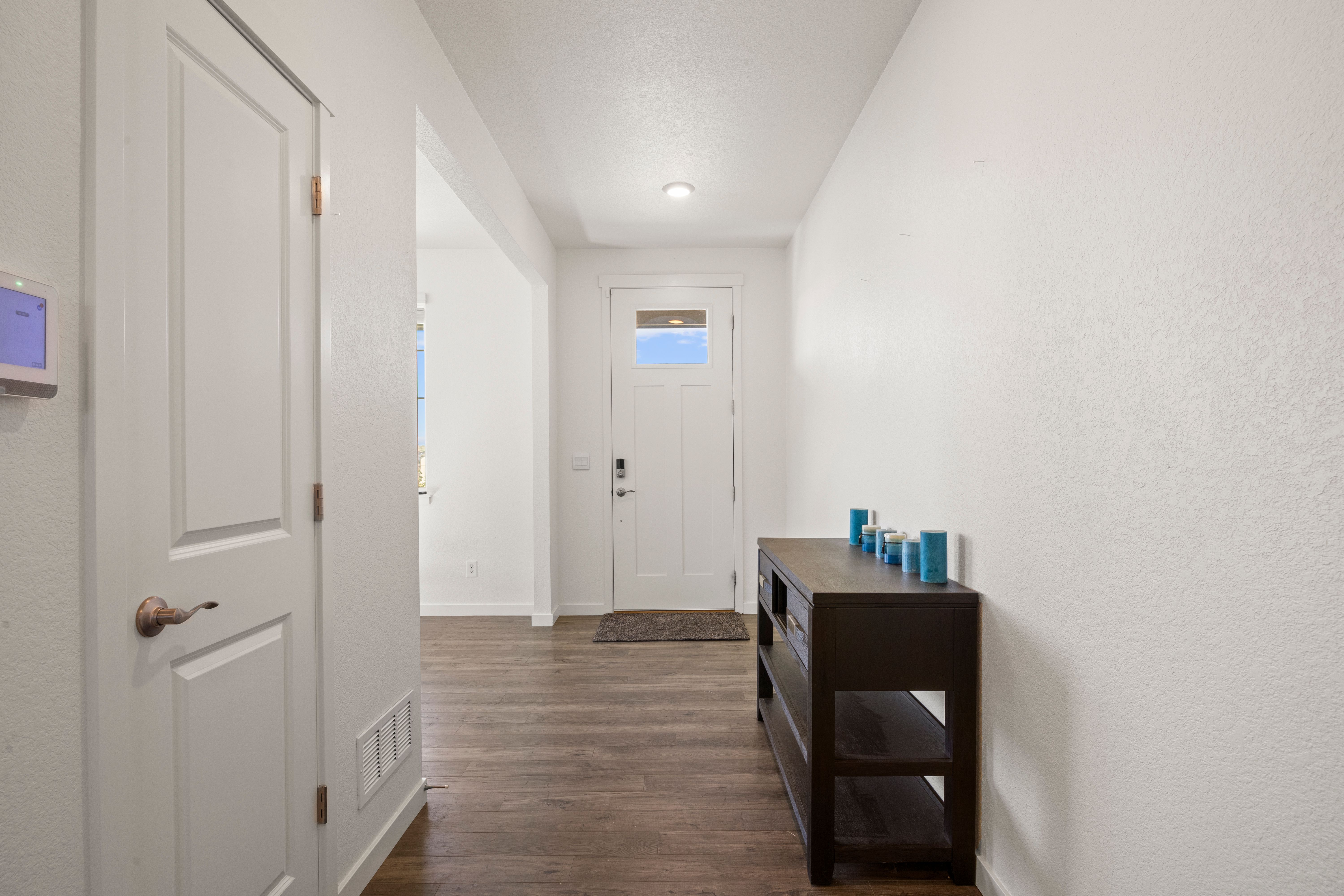  Perfect Blend of Modern Style, Functionality, and Mesa Views - 物件實景
