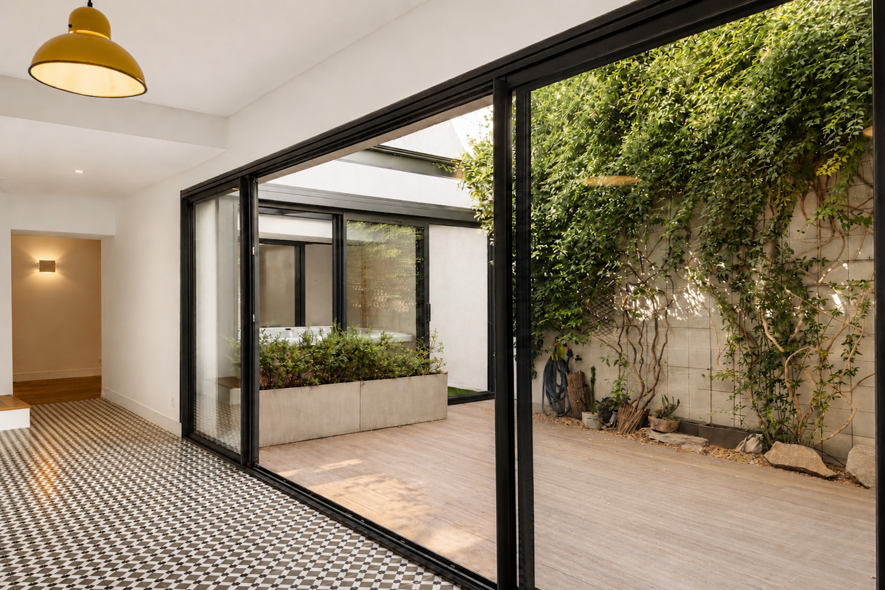  NÎMES CITY CENTRE ELEGANTLY RENOVATED TOWNHOUSE WITH GARAGE, PRIVATE COURTYARD … - 物件實景