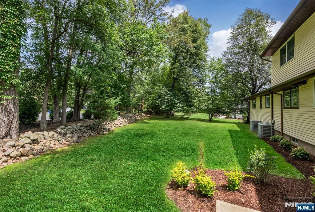 Wyckoff, New Jersey, 07481, United States, 5 Bedrooms Bedrooms, ,5 BathroomsBathrooms,Residential,For Sale,1951013