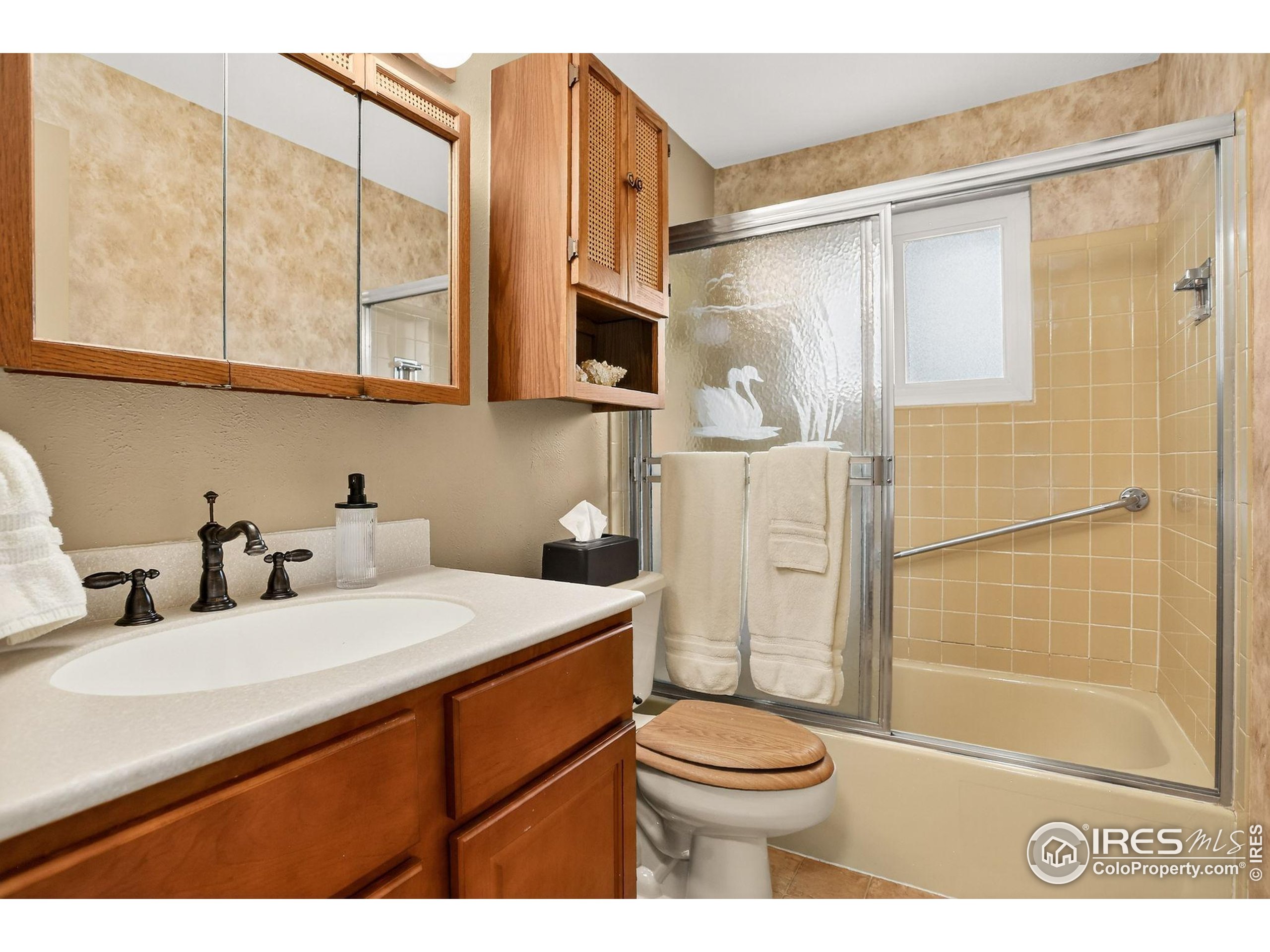 Longmont, Colorado, 80501, United States, 4 Bedrooms Bedrooms, ,2 BathroomsBathrooms,Residential,For Sale,1994687