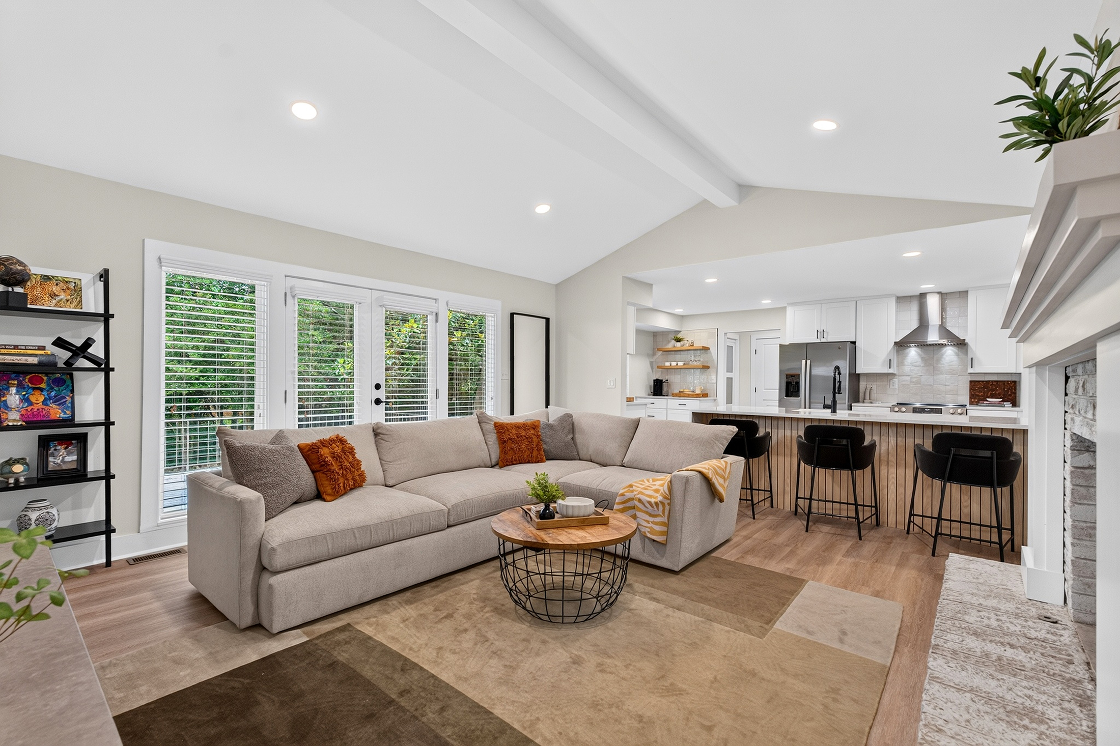  Completely Rebuilt from the Studs and Move-In Ready - 物件實景