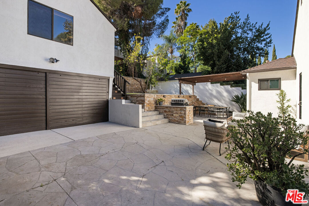 Los Angeles, California, 90027, United States, 4 Bedrooms Bedrooms, ,3 BathroomsBathrooms,Residential,For Sale,1989477