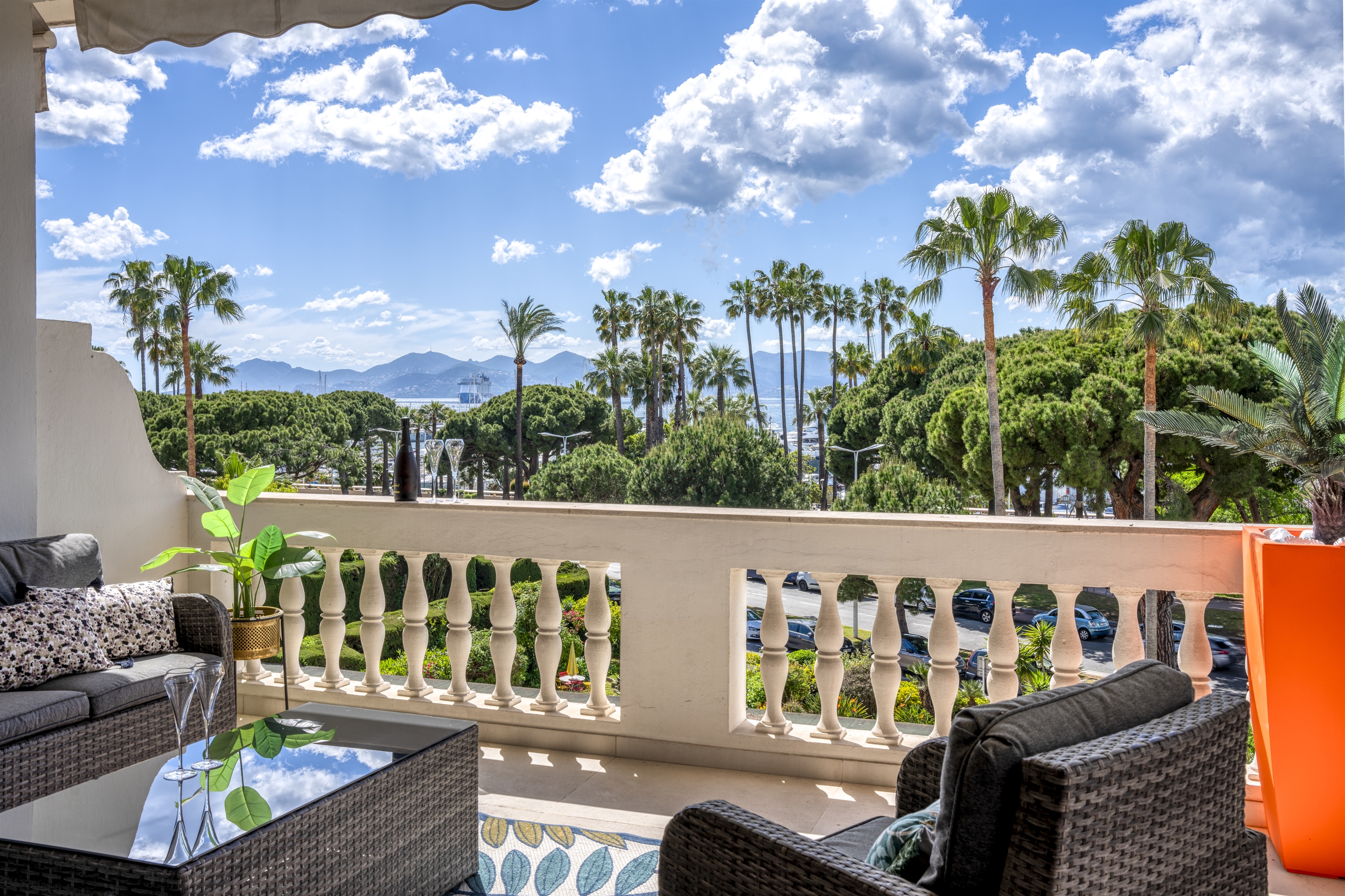  Recently renovated 3-bedroom apartment on the Croisette in Cannes, terrace and … - 物件實景