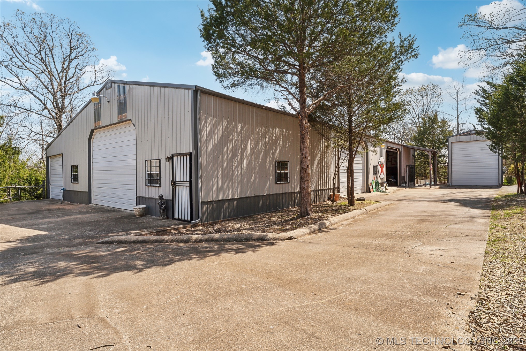 Cookson, Oklahoma, 74427, United States, 6 Bedrooms Bedrooms, ,6 BathroomsBathrooms,Residential,For Sale,1751718
