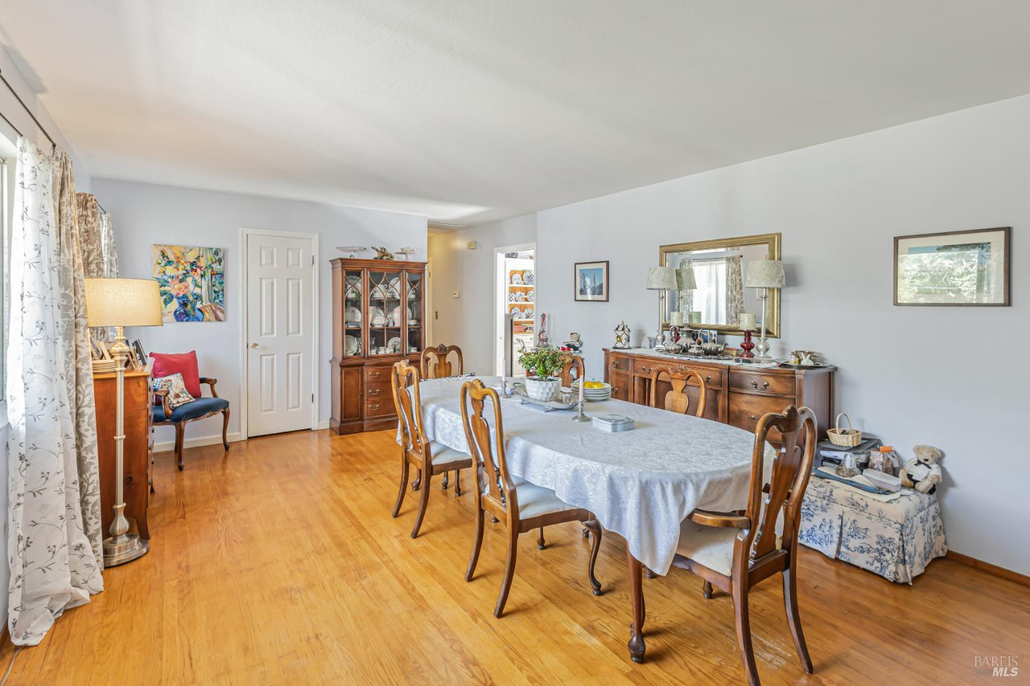 Sebastopol, California, 95472, United States, 3 Bedrooms Bedrooms, ,3 BathroomsBathrooms,Residential,For Sale,1993560