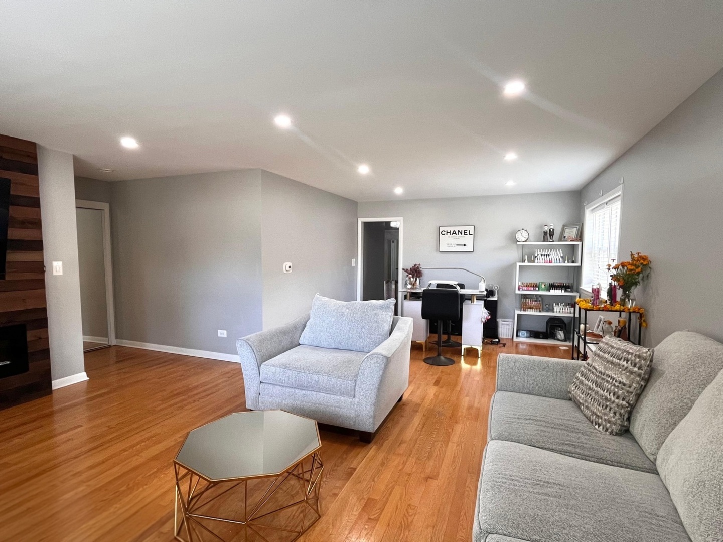 Niles, Illinois, 60714, United States, 5 Bedrooms Bedrooms, ,Residential,For Sale,1990948