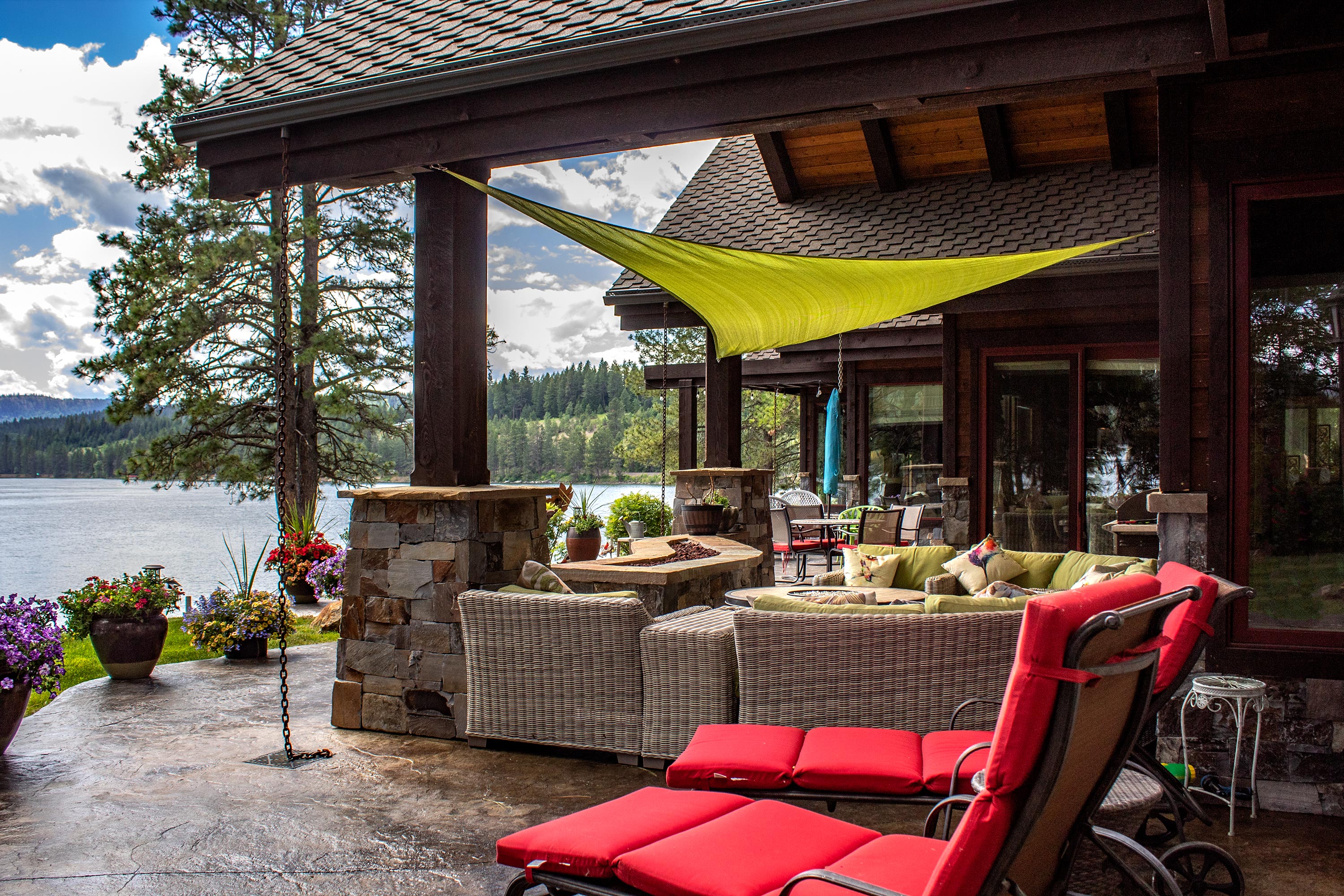 Sandpoint, Idaho, 83864, United States, 2 Bedrooms Bedrooms, ,4 BathroomsBathrooms,Residential,For Sale,1806623