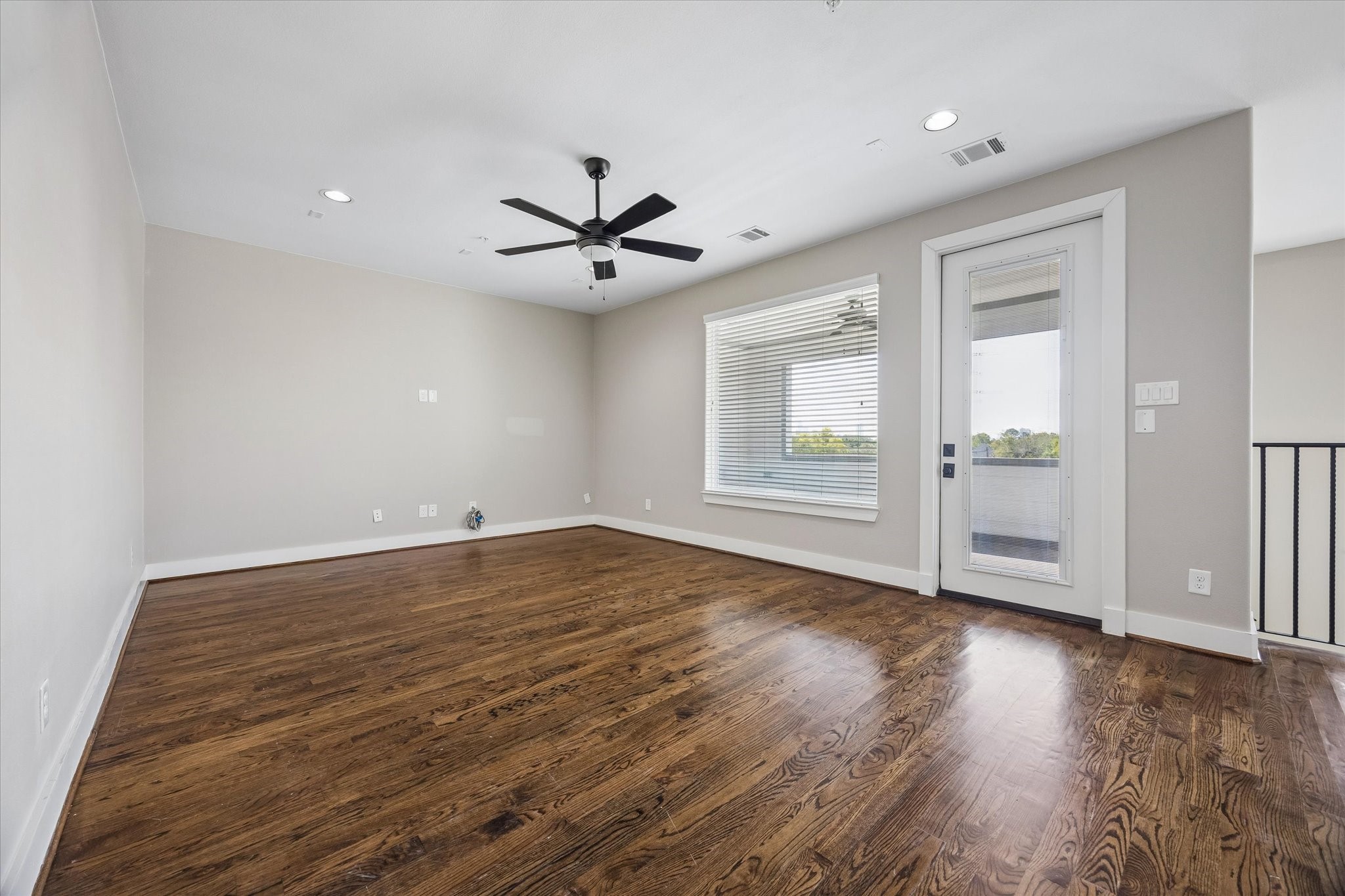  912 Yale Street B - 物件實景