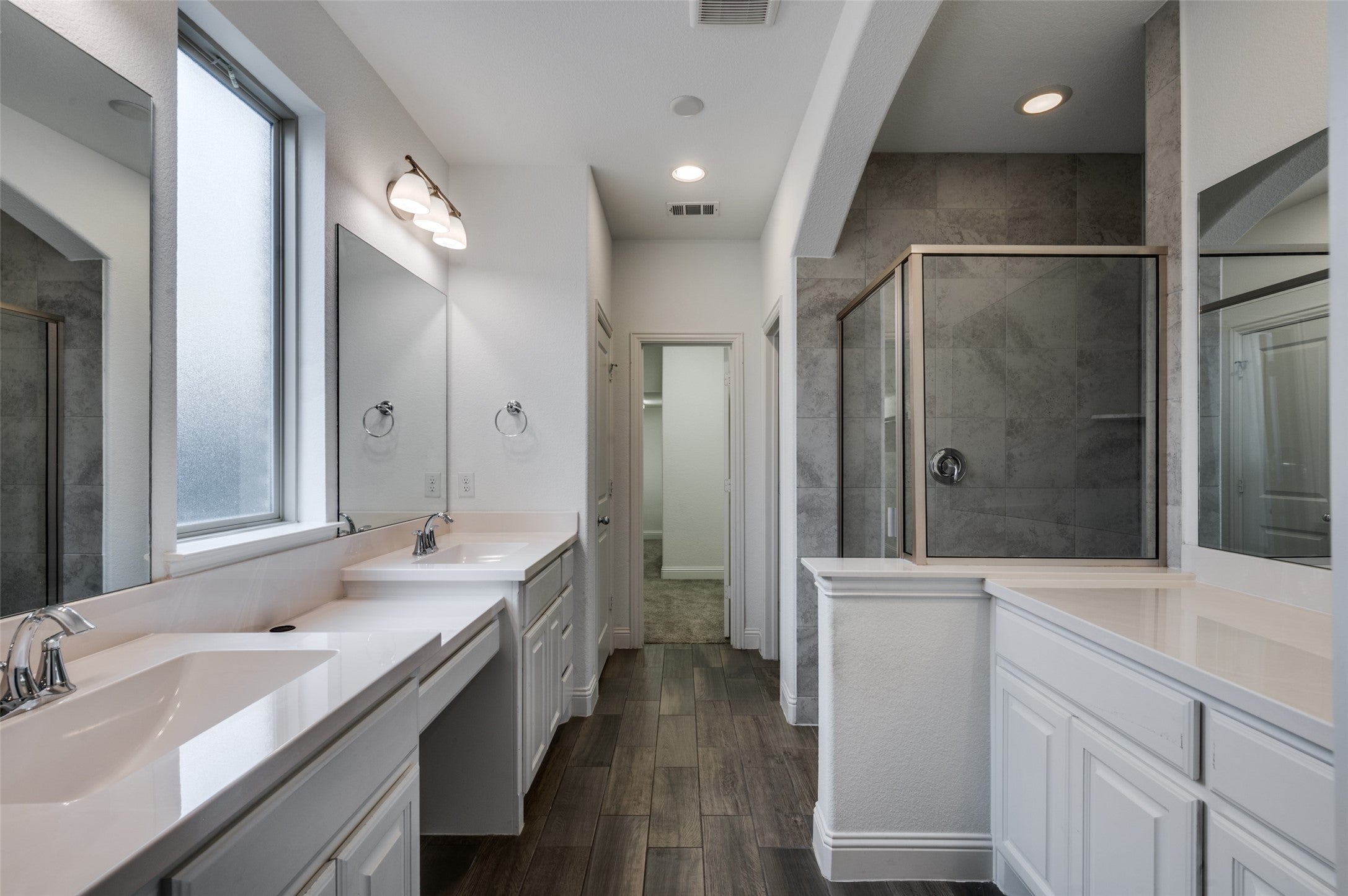 Arlington, Texas, 76005, United States, 3 Bedrooms Bedrooms, ,3 BathroomsBathrooms,Residential,For Sale,1977592